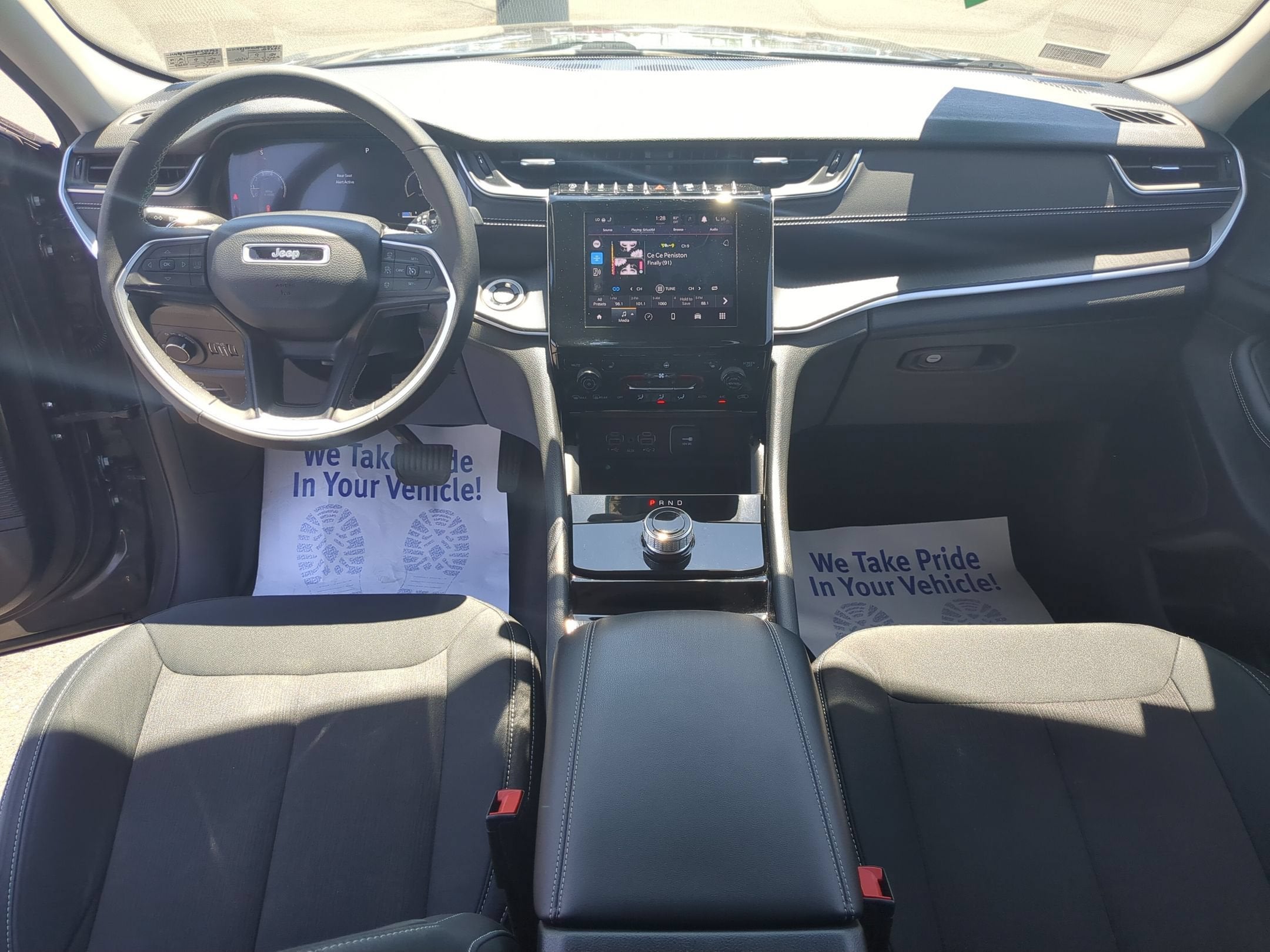 2023 Jeep Grand Cherokee Laredo 4x4