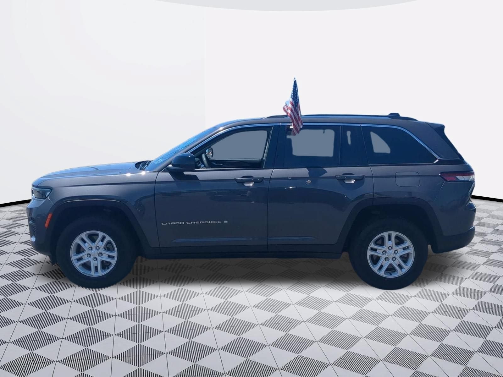2023 Jeep Grand Cherokee Laredo 4x4