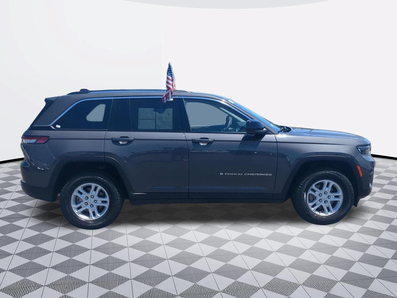 2023 Jeep Grand Cherokee Laredo 4x4