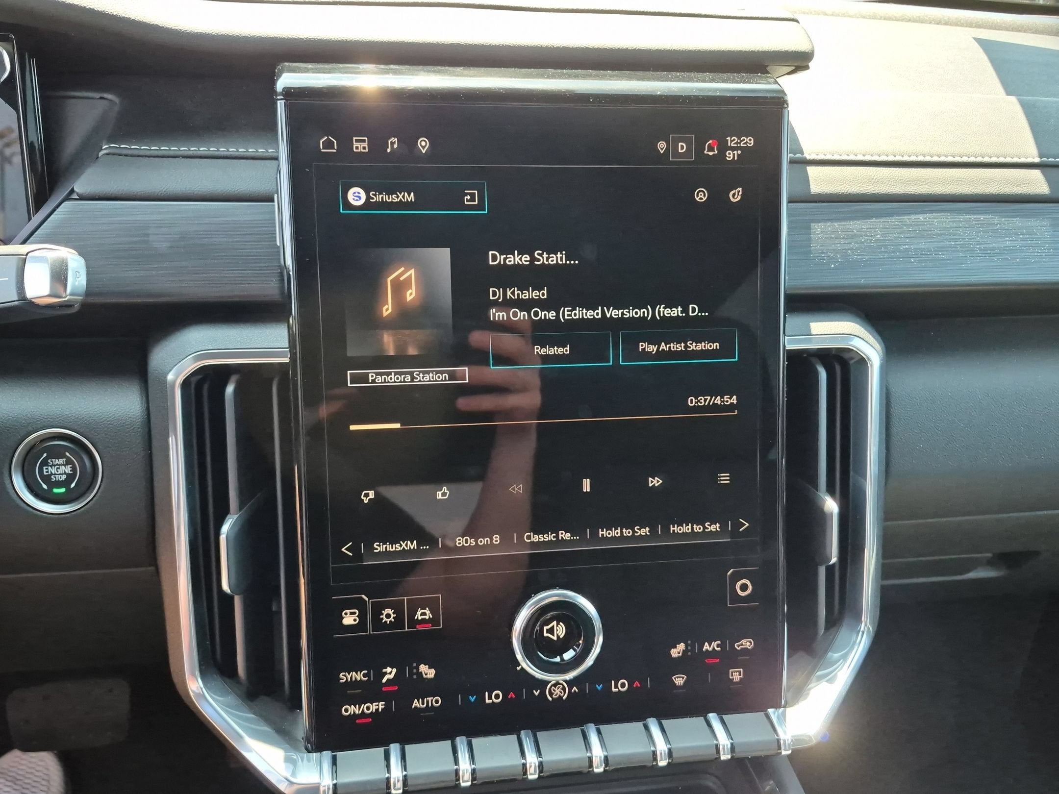 2024 GMC Acadia Elevation