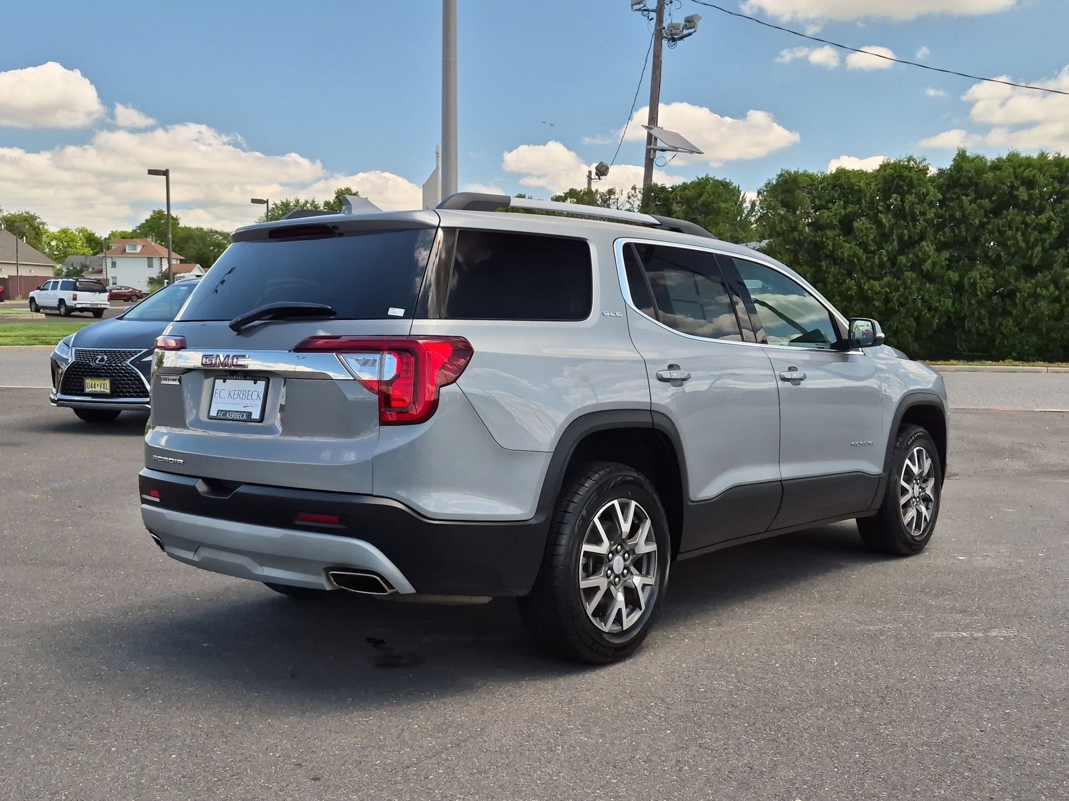 2023 GMC Acadia SLE