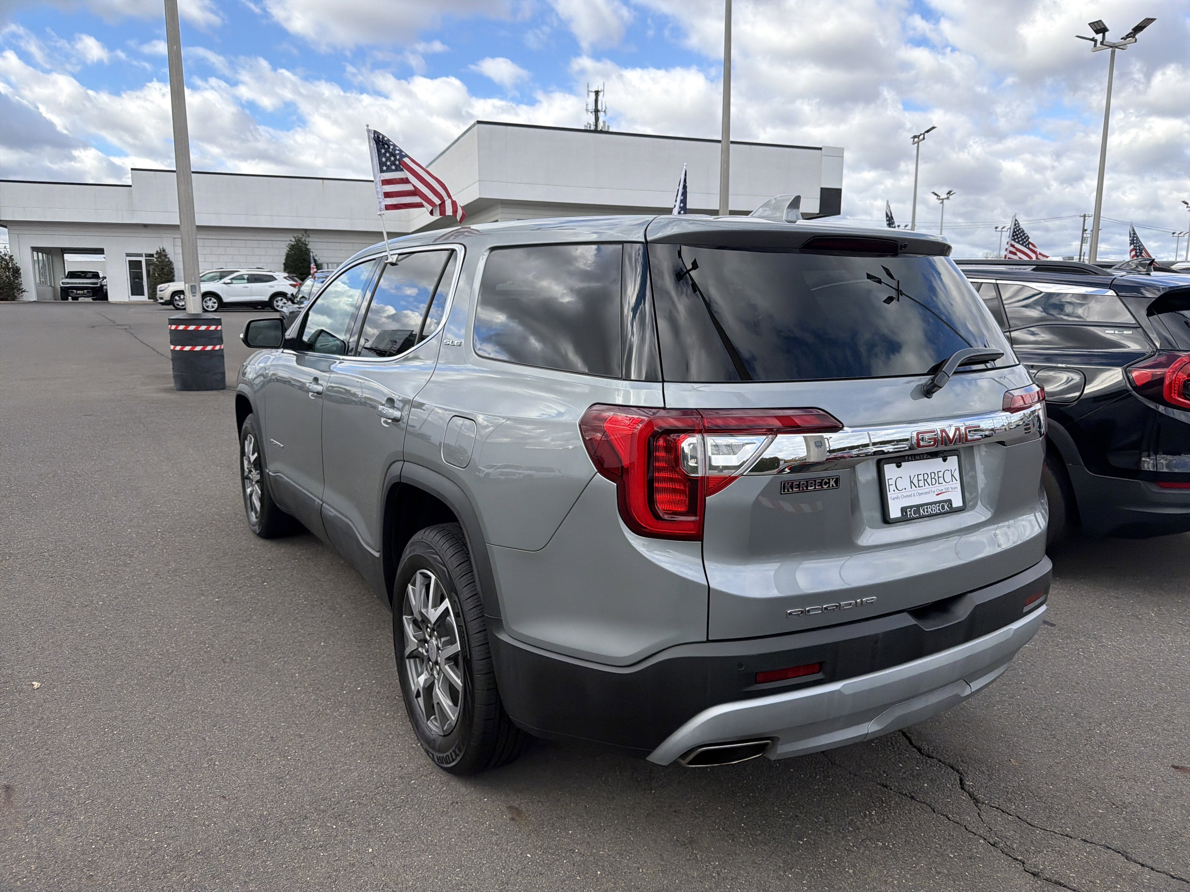 2023 GMC Acadia SLE