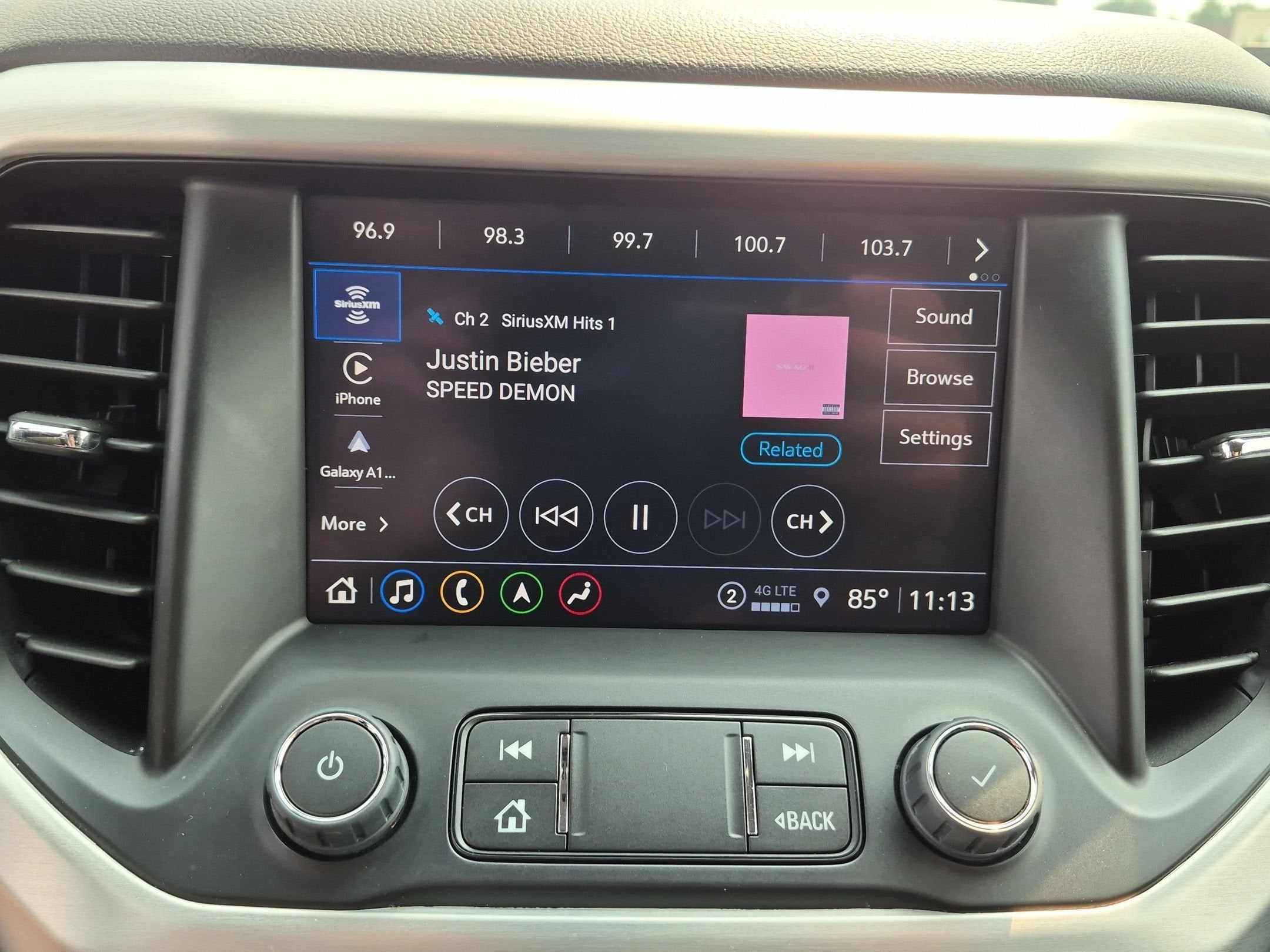 2023 GMC Acadia SLT