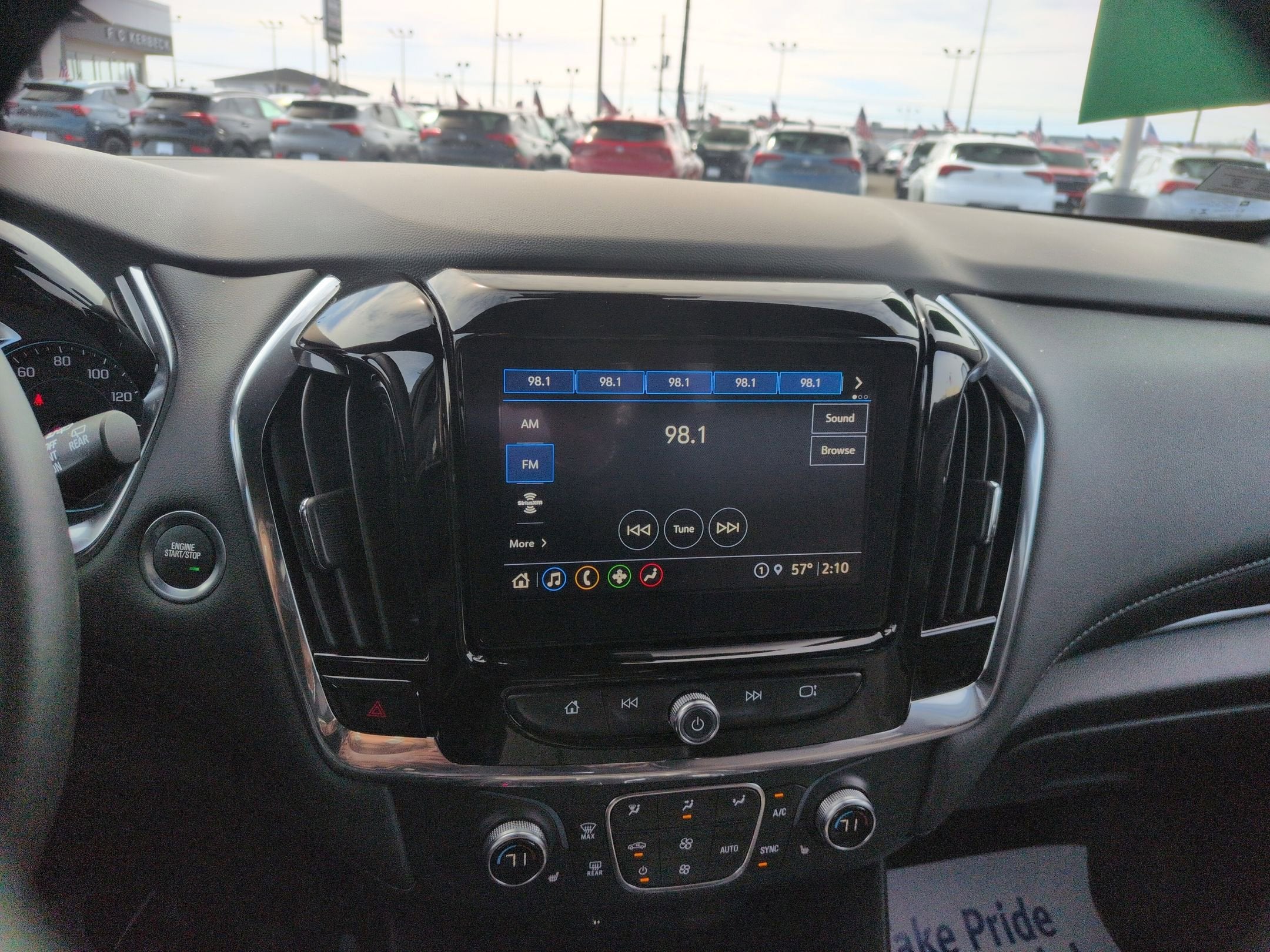 2023 Chevrolet Traverse LT Cloth