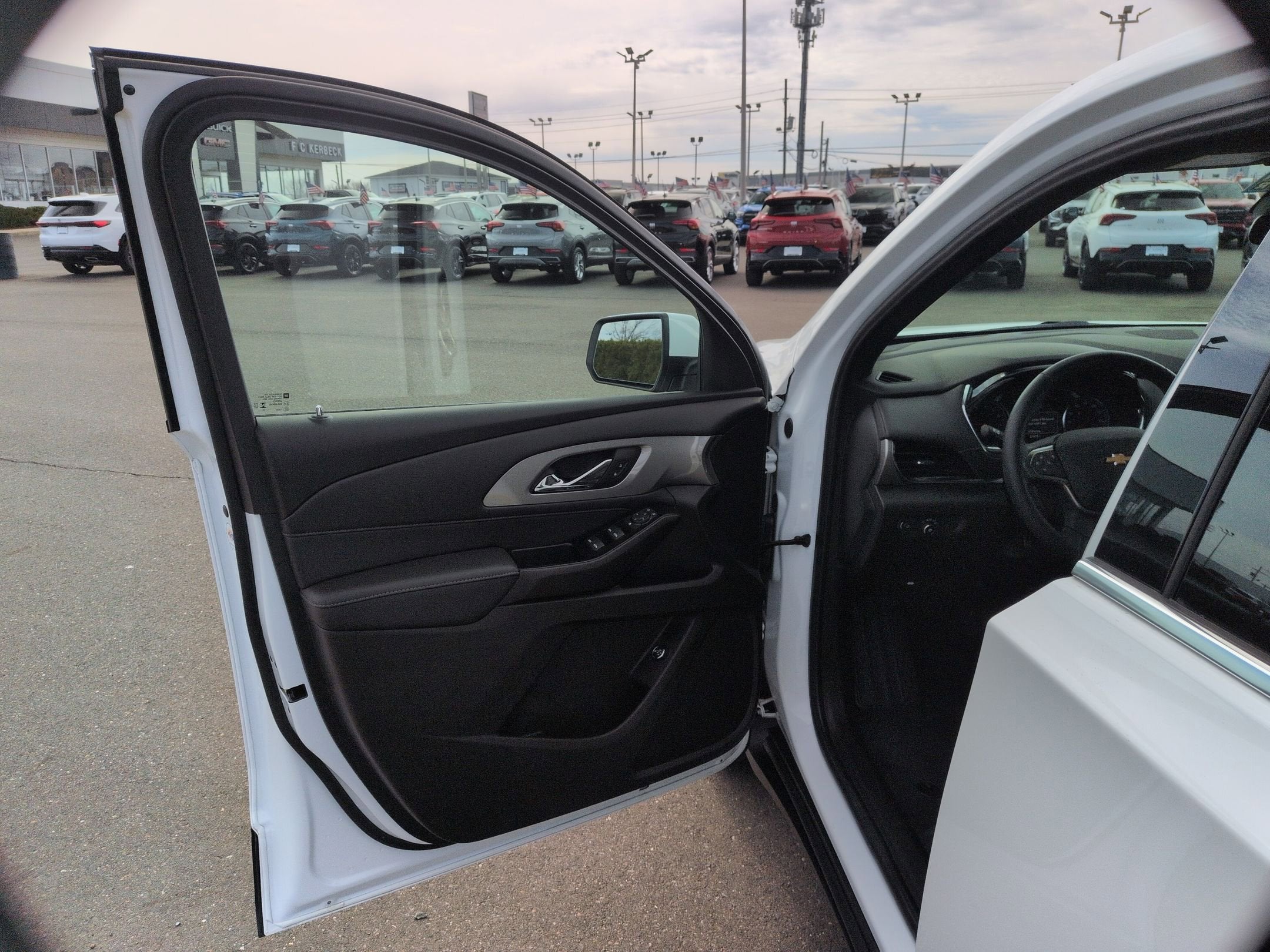 2023 Chevrolet Traverse LT Cloth