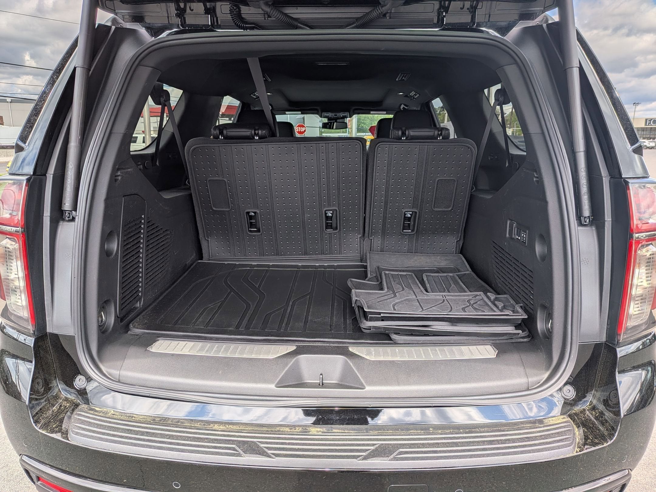 2024 Chevrolet Suburban RST