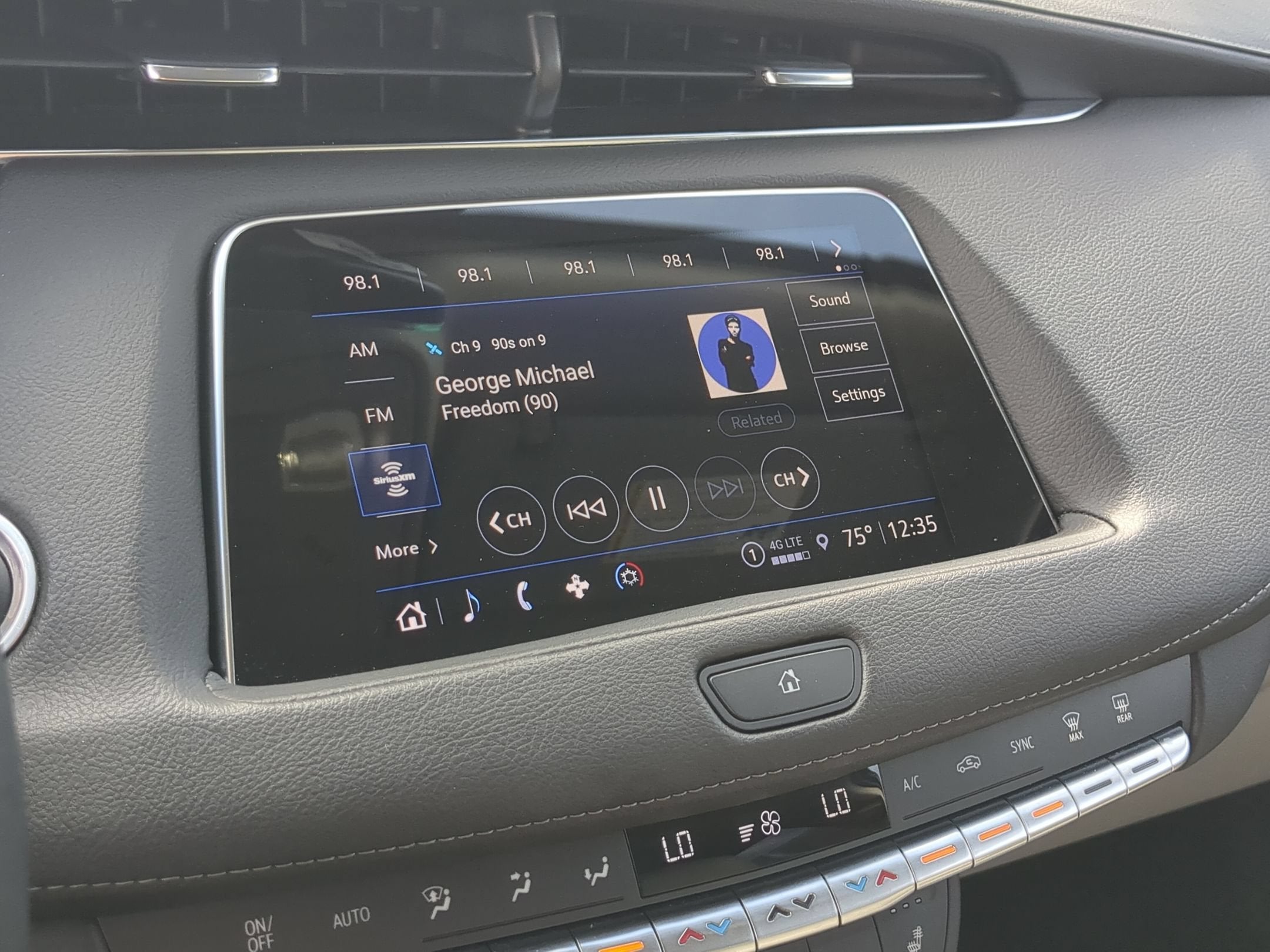 2023 Cadillac XT4 Luxury