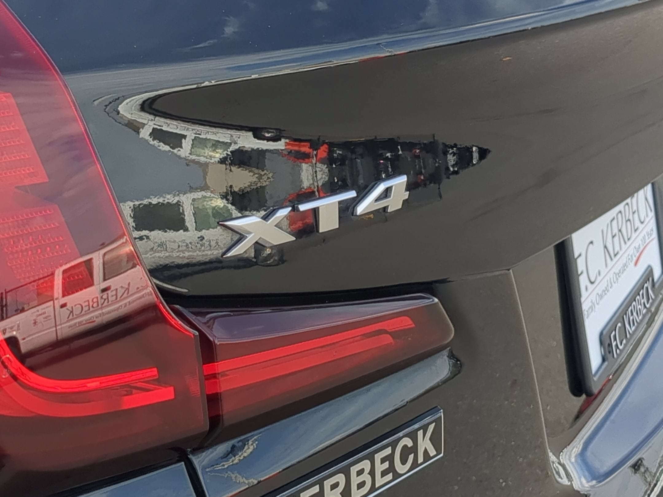 2023 Cadillac XT4 Luxury
