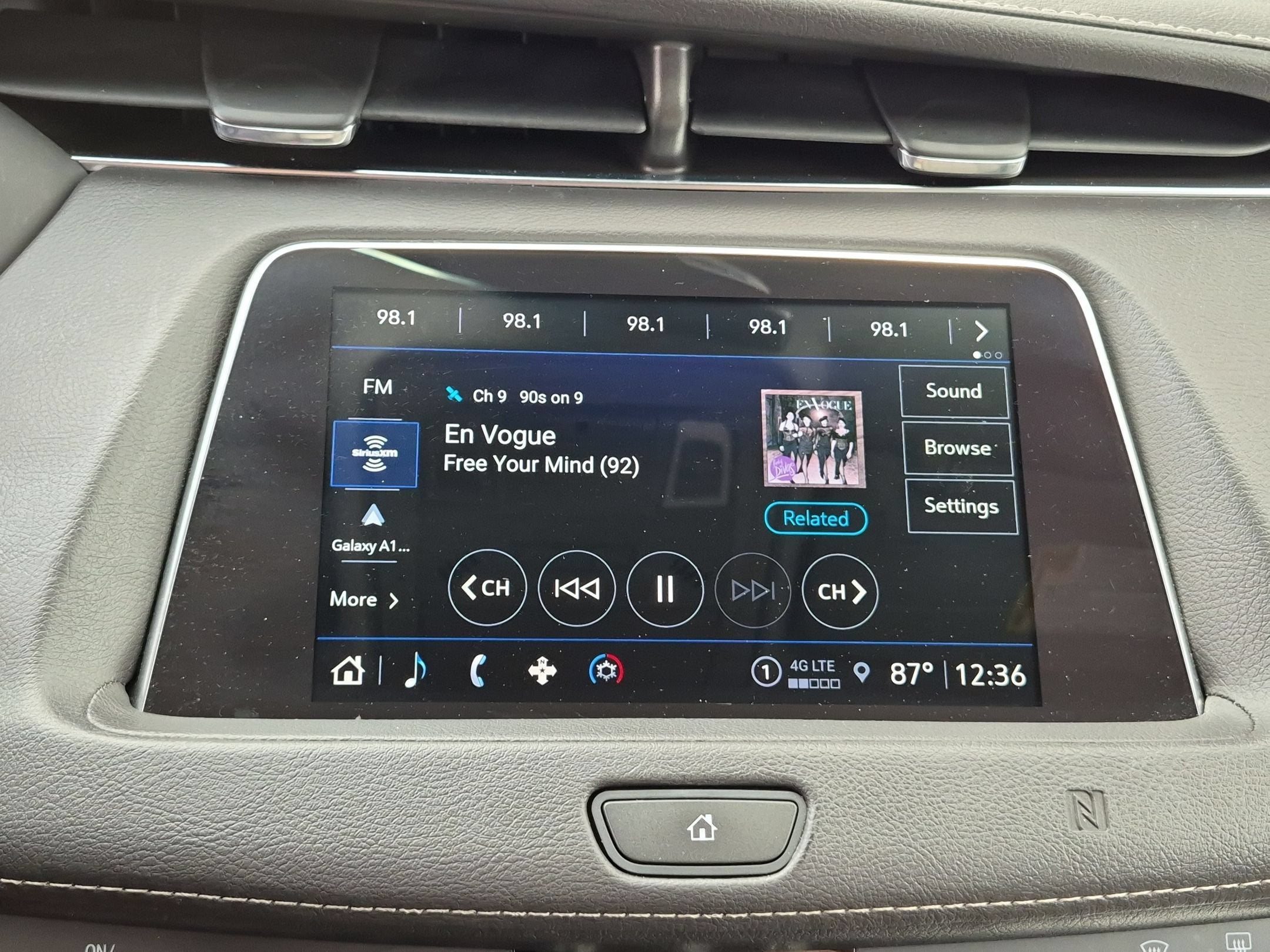 2021 Cadillac XT4 FWD Premium Luxury