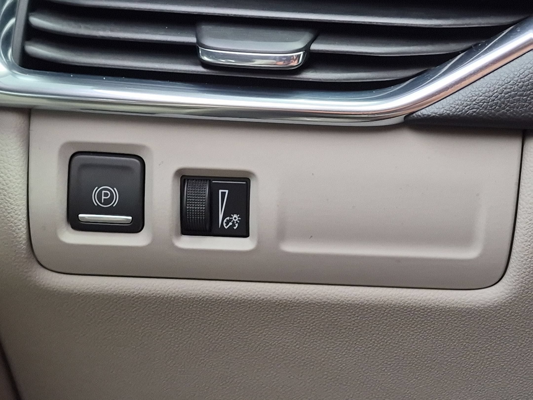 2021 Cadillac XT4 FWD Premium Luxury