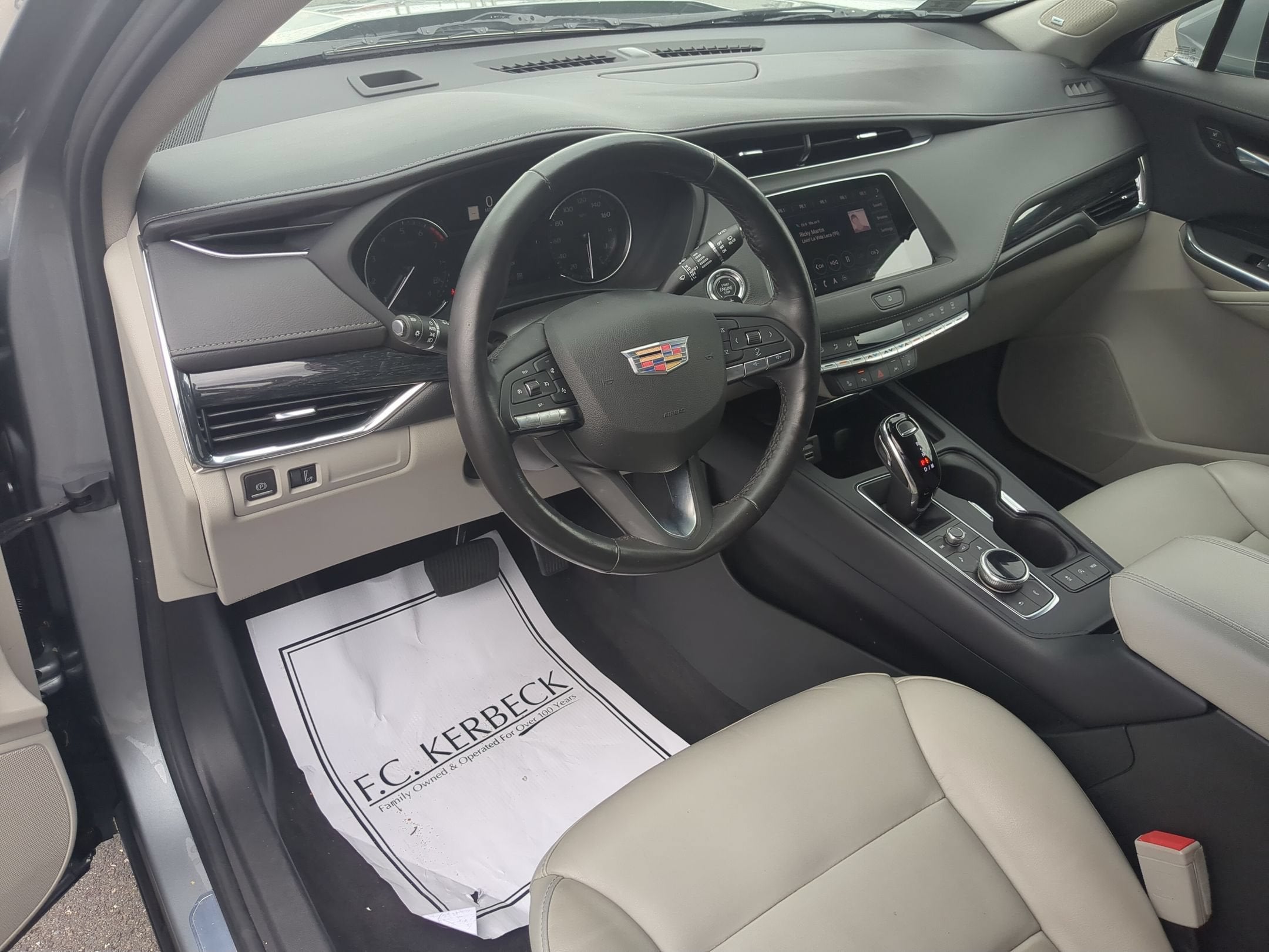 2023 Cadillac XT4 Premium Luxury
