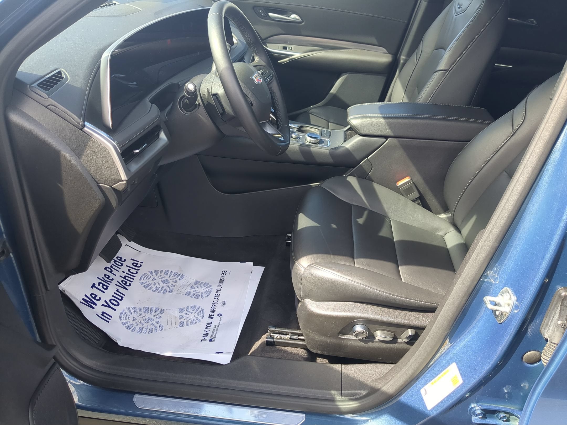 2025 Cadillac XT4 Premium Luxury