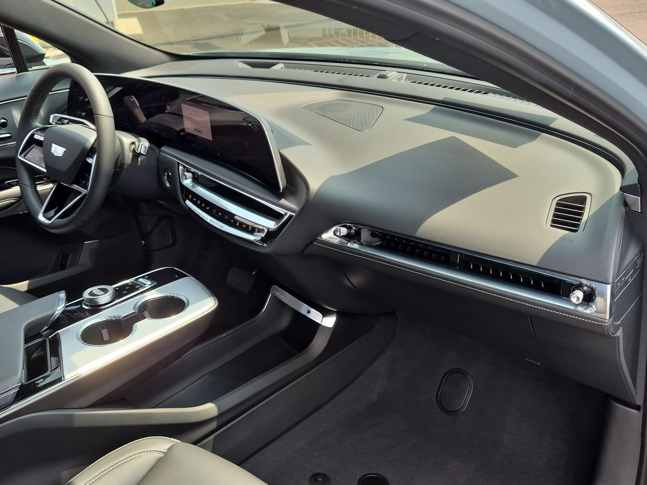 2024 Cadillac LYRIQ Tech
