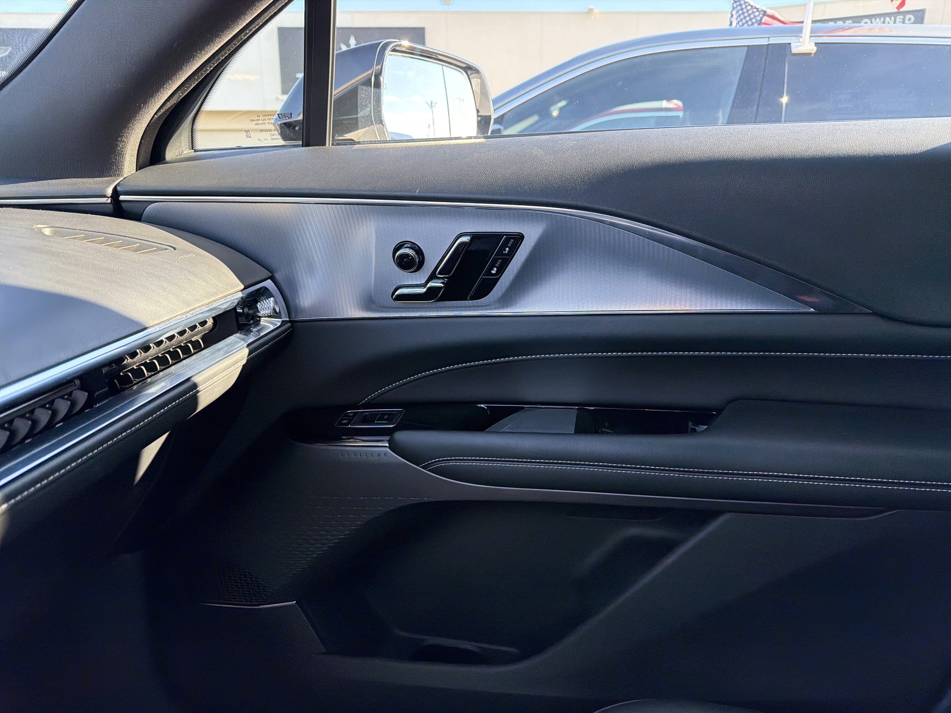 2024 Cadillac LYRIQ Tech