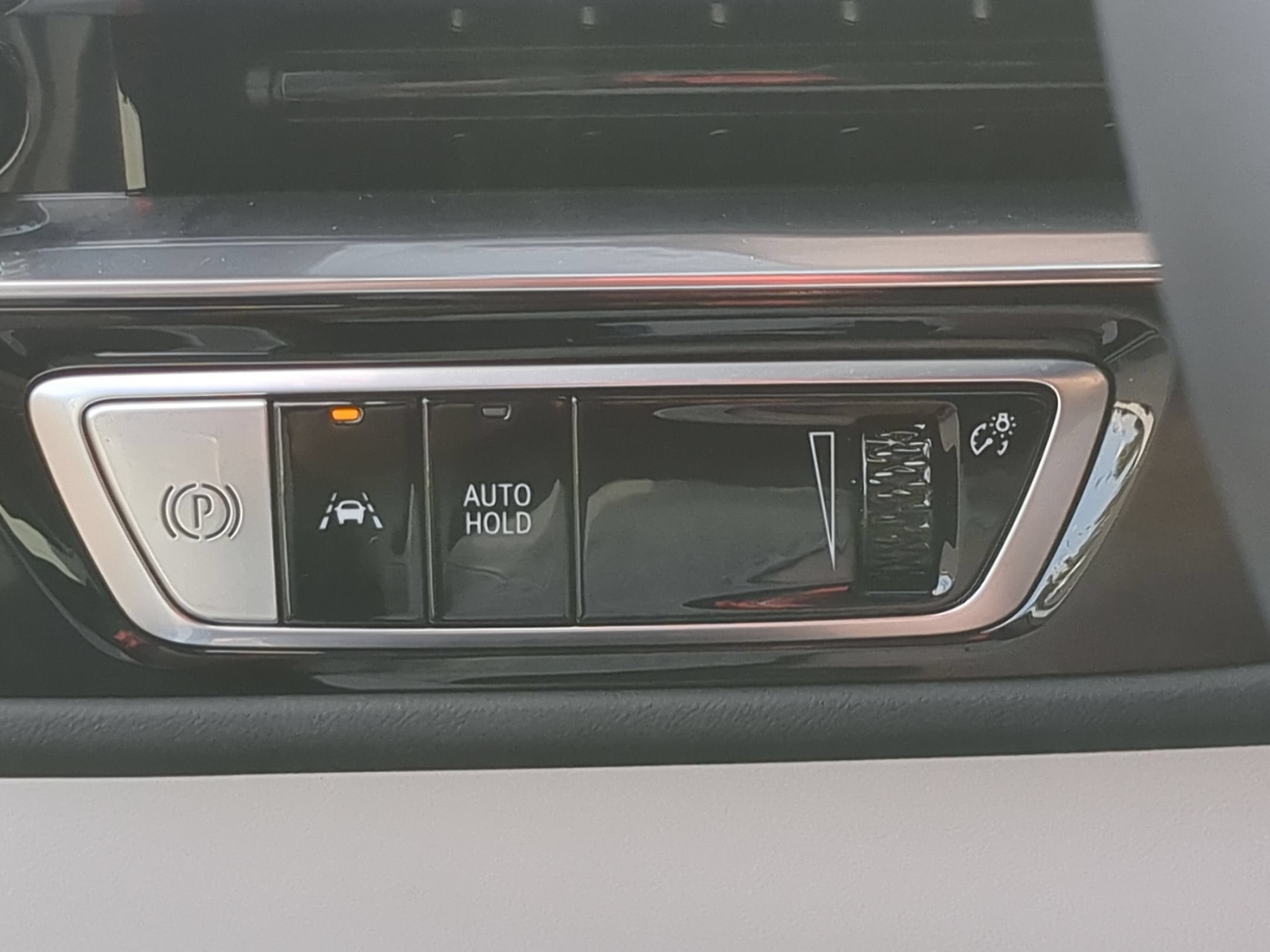2024 Cadillac LYRIQ Luxury 1