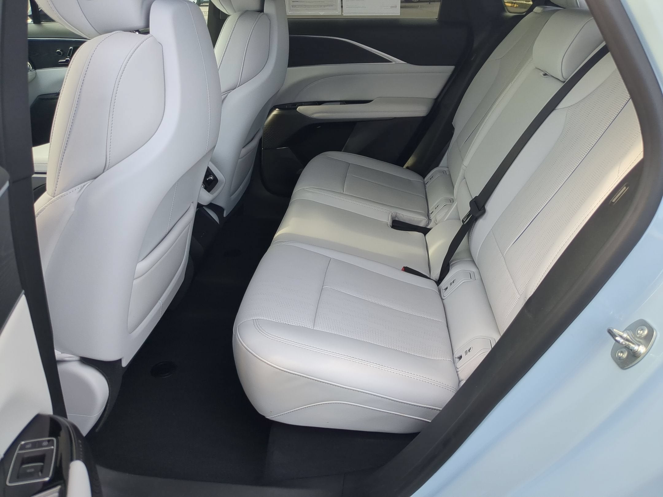 2024 Cadillac LYRIQ Luxury 1