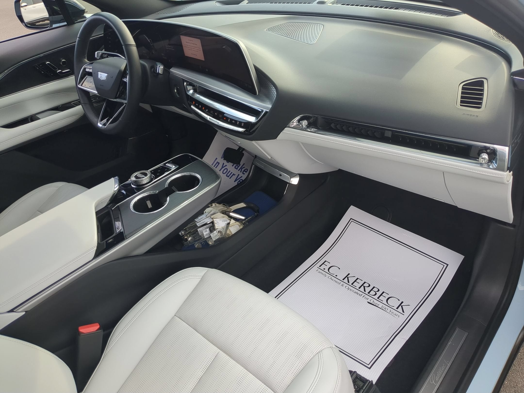 2024 Cadillac LYRIQ Luxury 1
