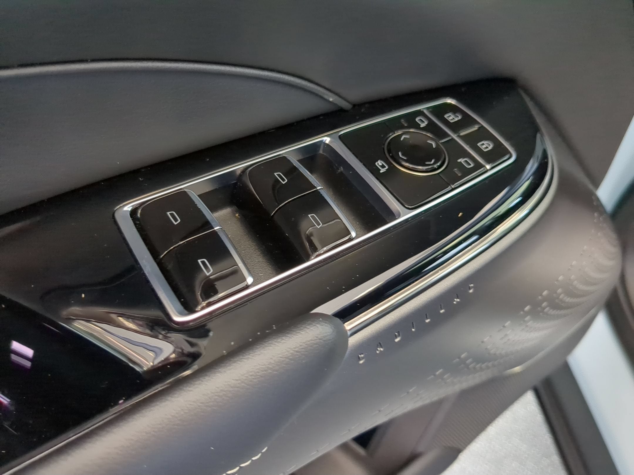 2024 Cadillac LYRIQ Luxury 1