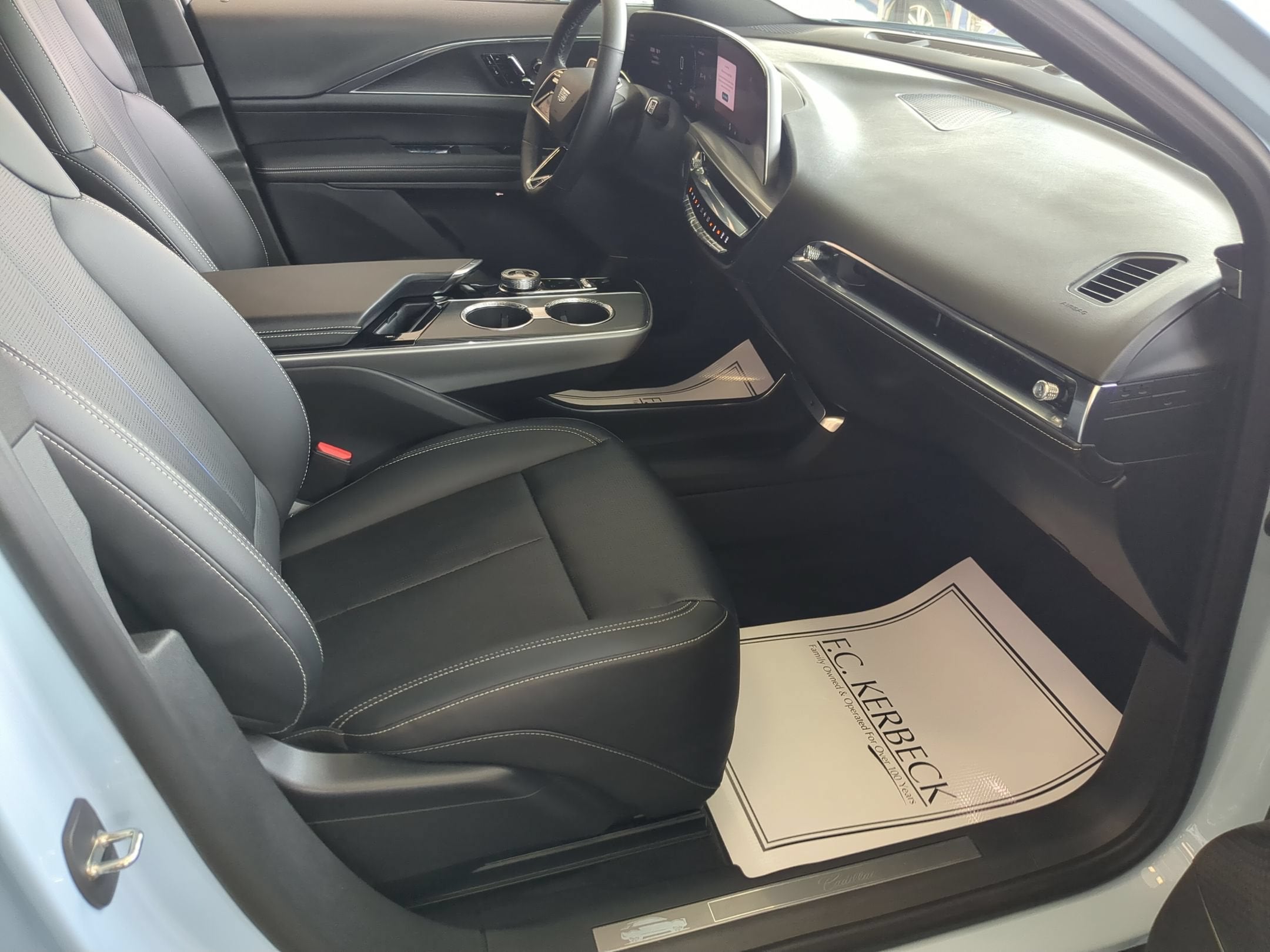 2024 Cadillac LYRIQ Luxury 1