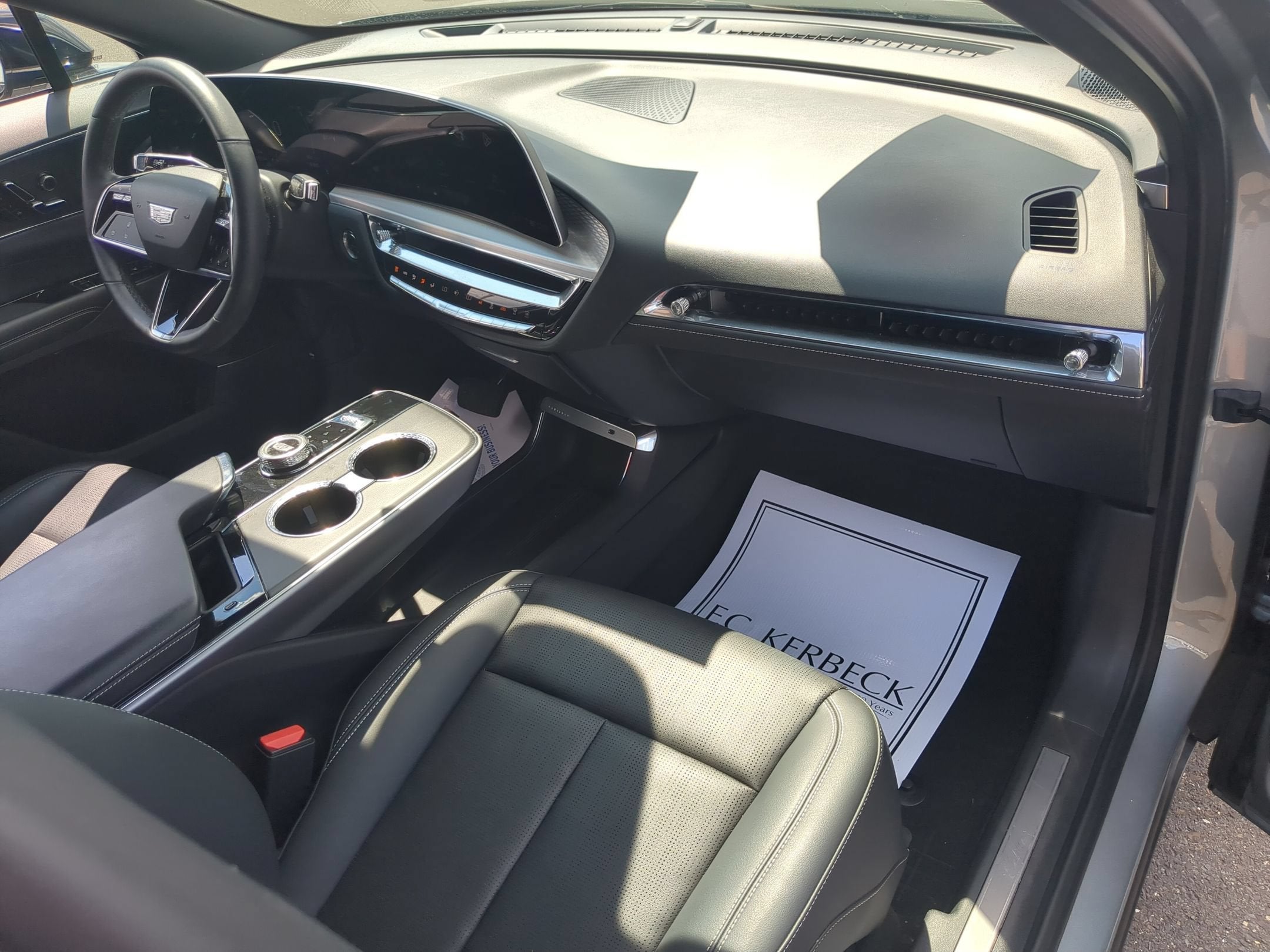 2024 Cadillac LYRIQ Luxury 1