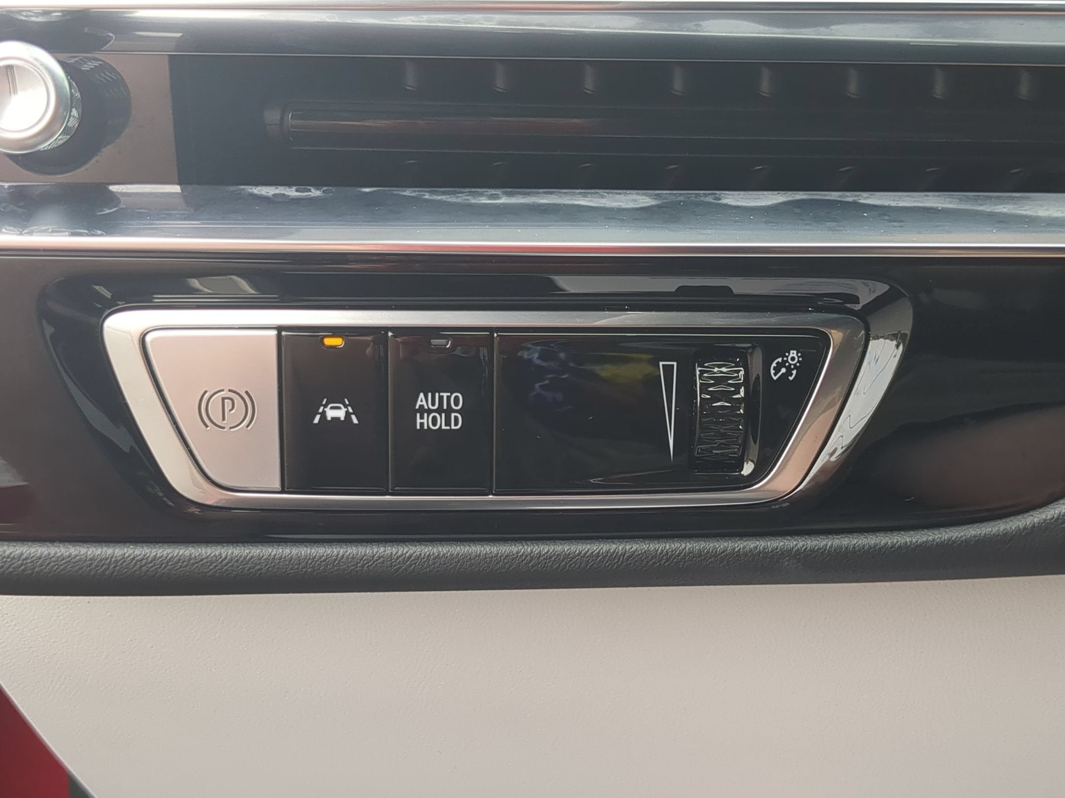 2024 Cadillac LYRIQ Luxury 1
