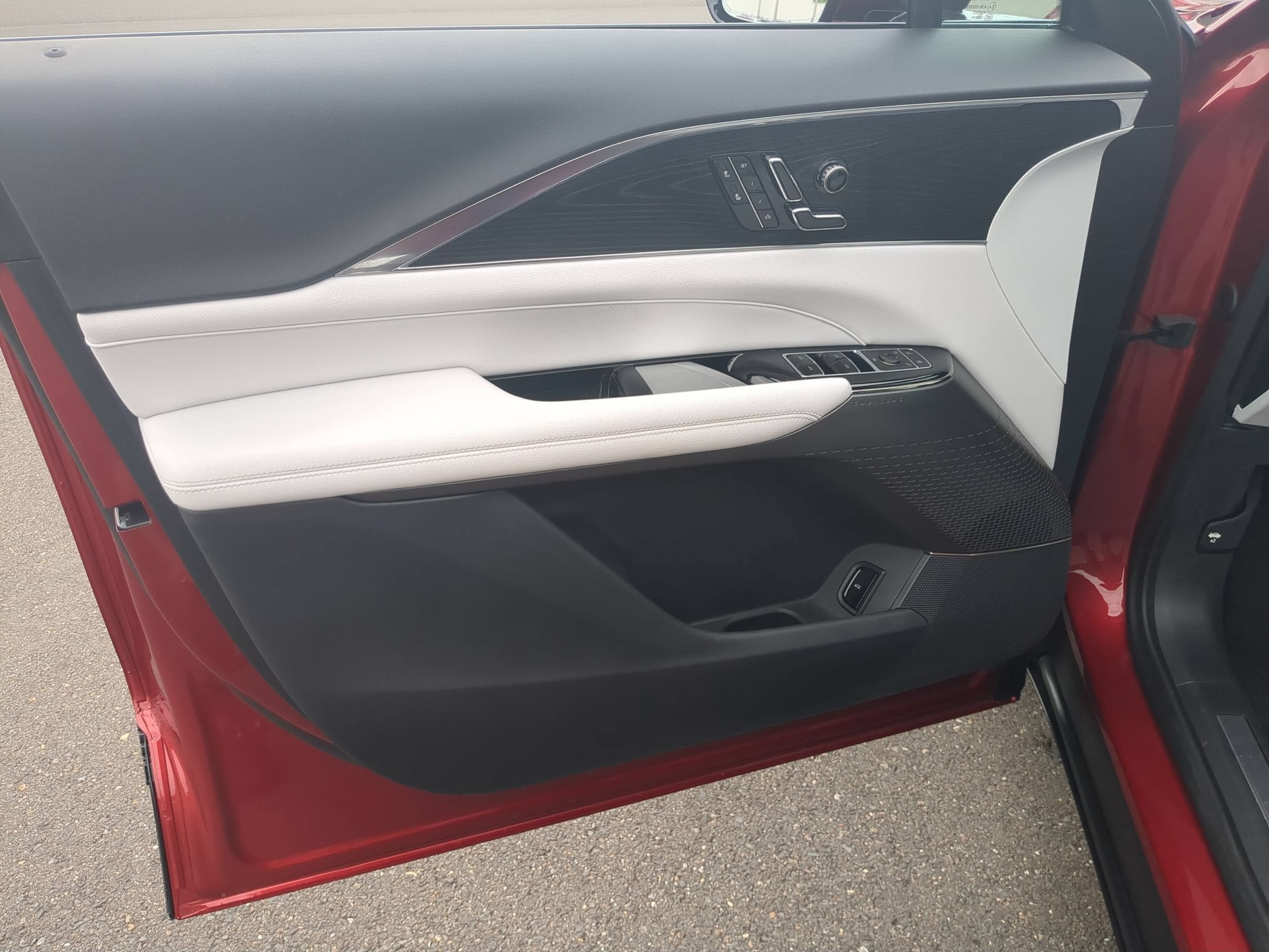 2024 Cadillac LYRIQ Luxury 1