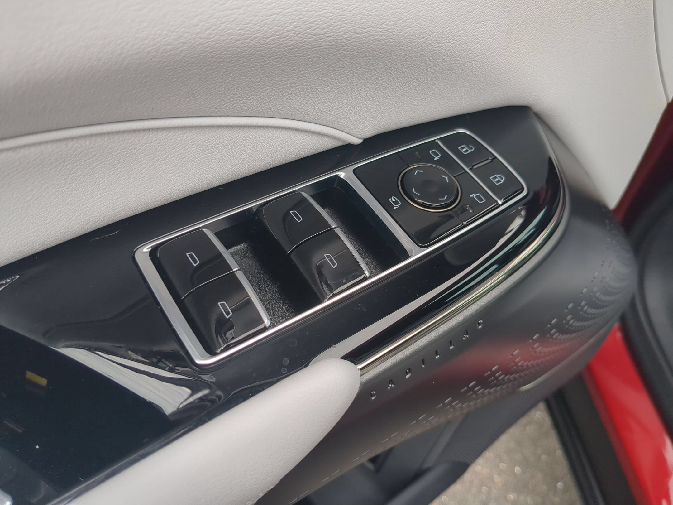2024 Cadillac LYRIQ Luxury 1