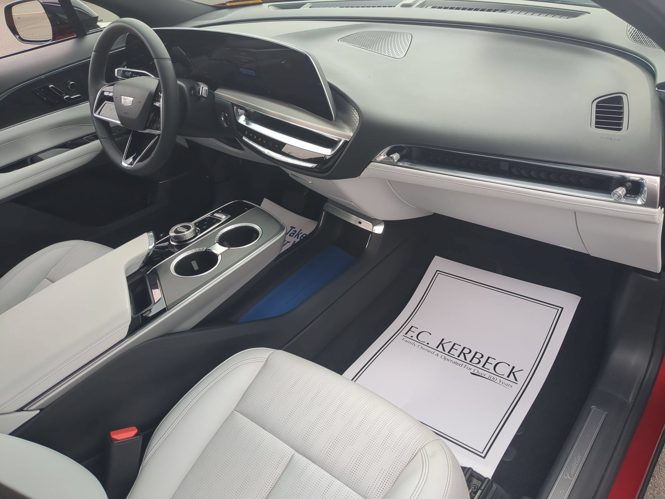 2024 Cadillac LYRIQ Luxury 1
