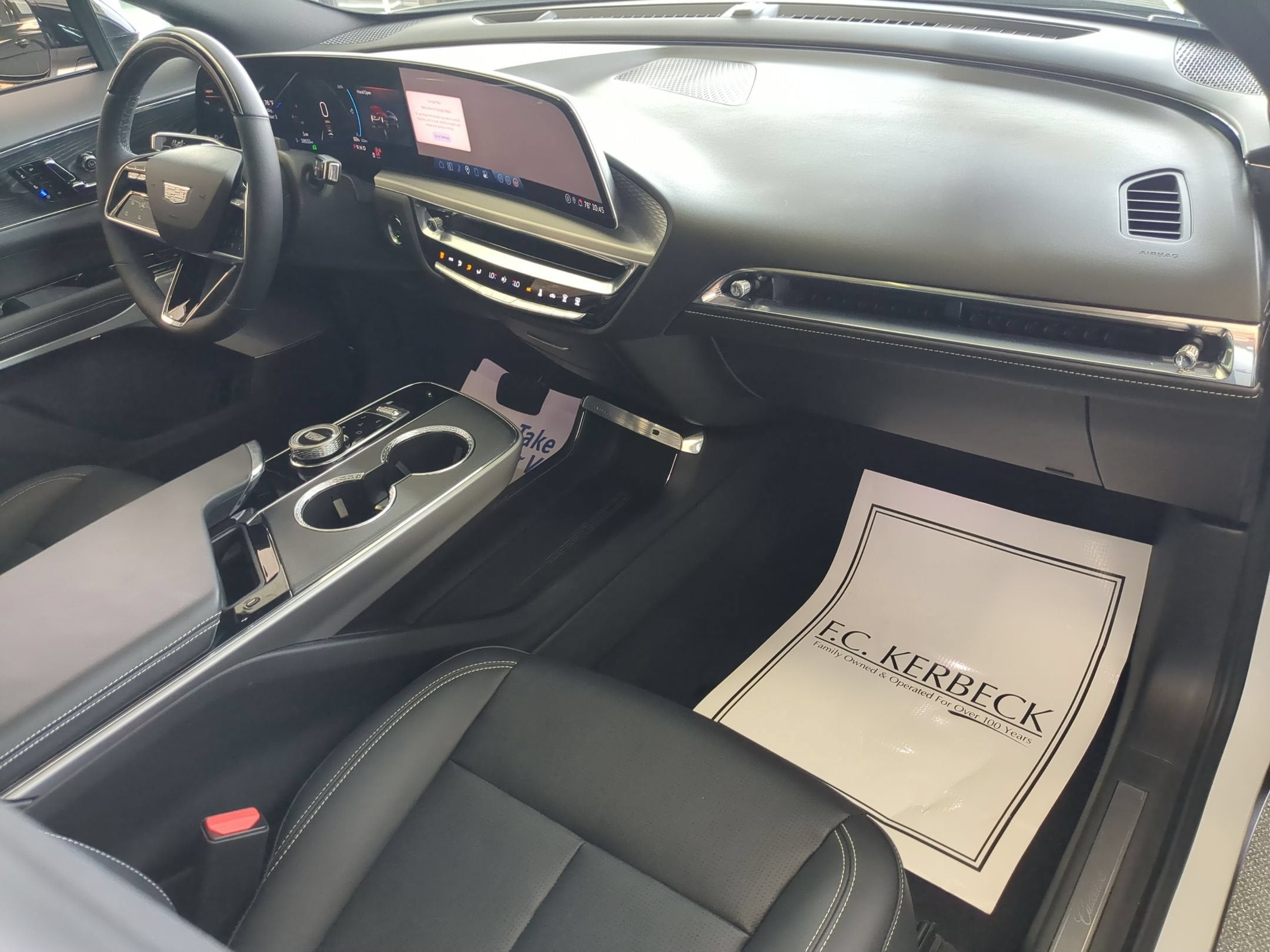 2024 Cadillac LYRIQ Luxury 2