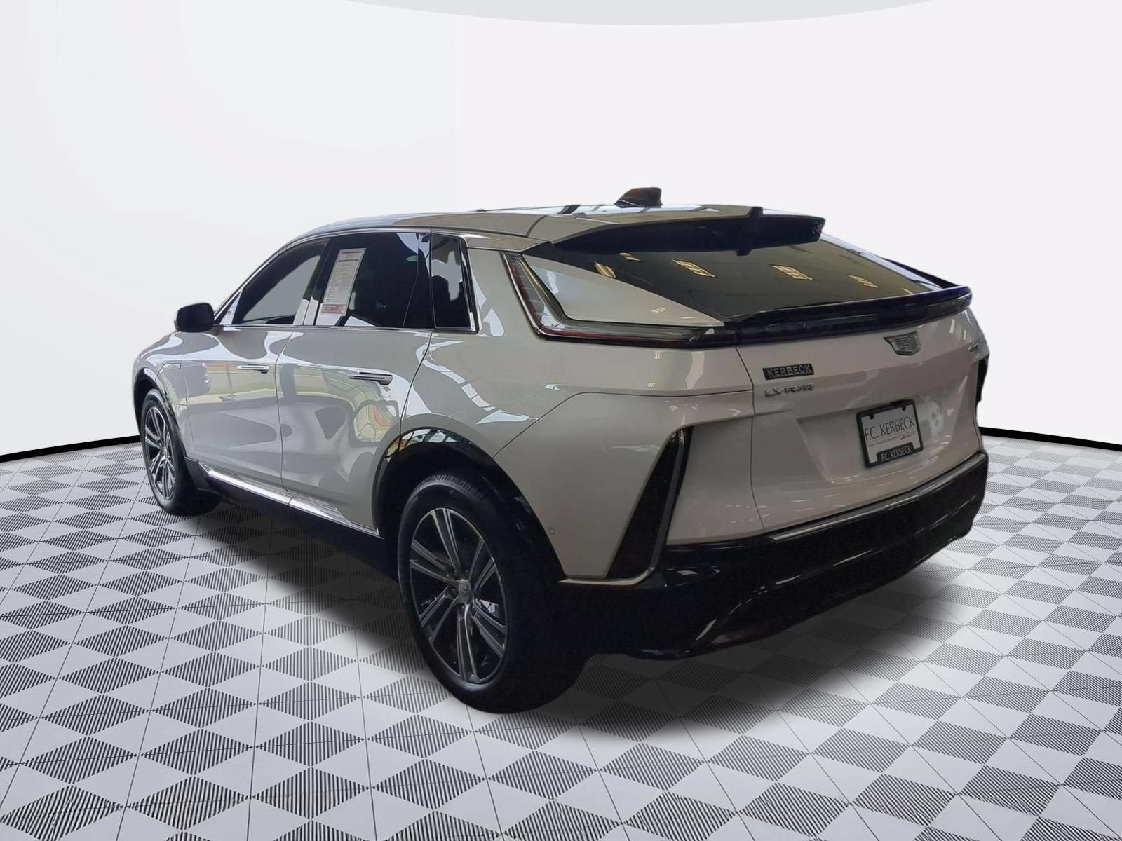 2024 Cadillac LYRIQ Luxury 2