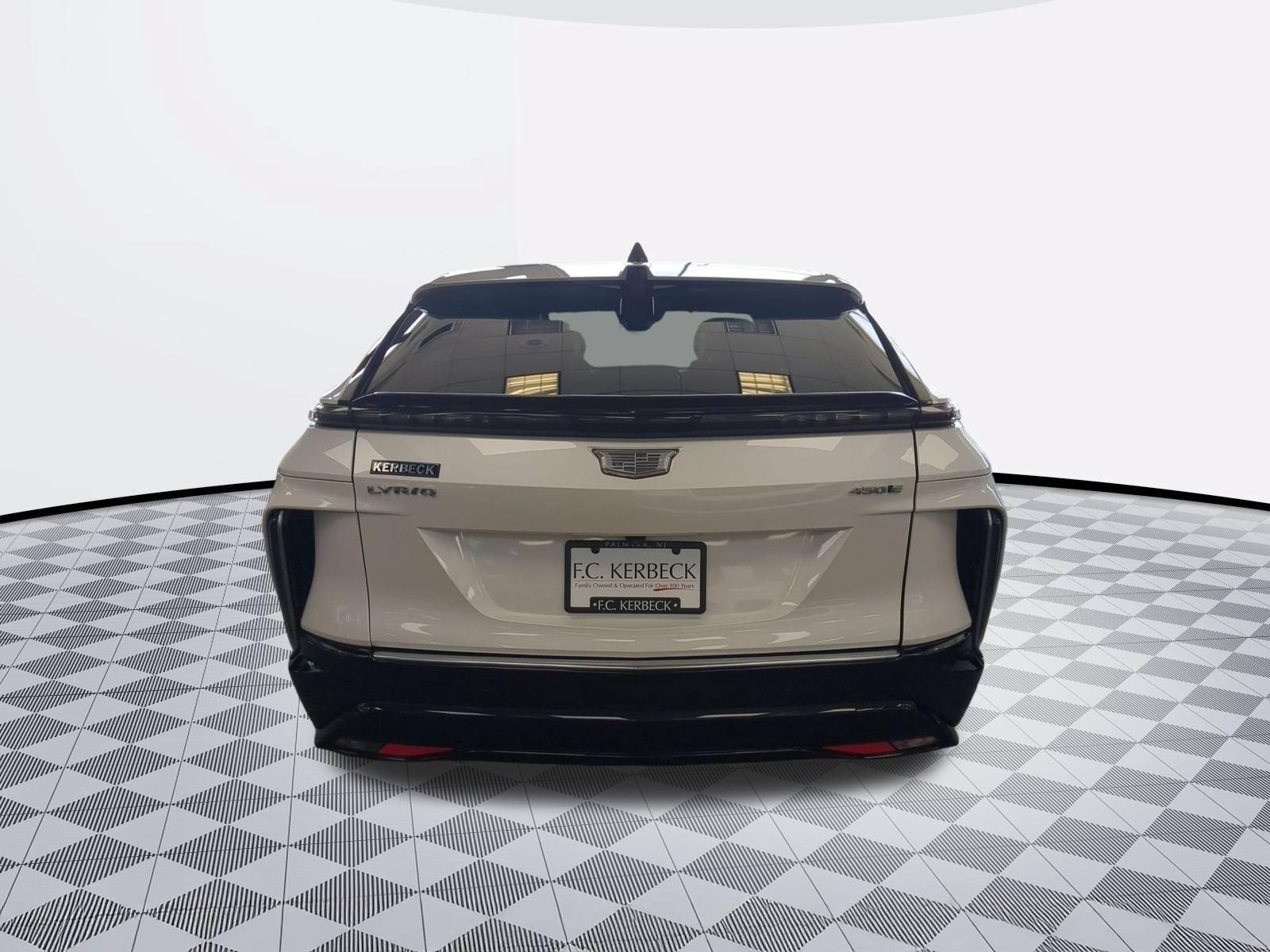 2024 Cadillac LYRIQ Luxury 2