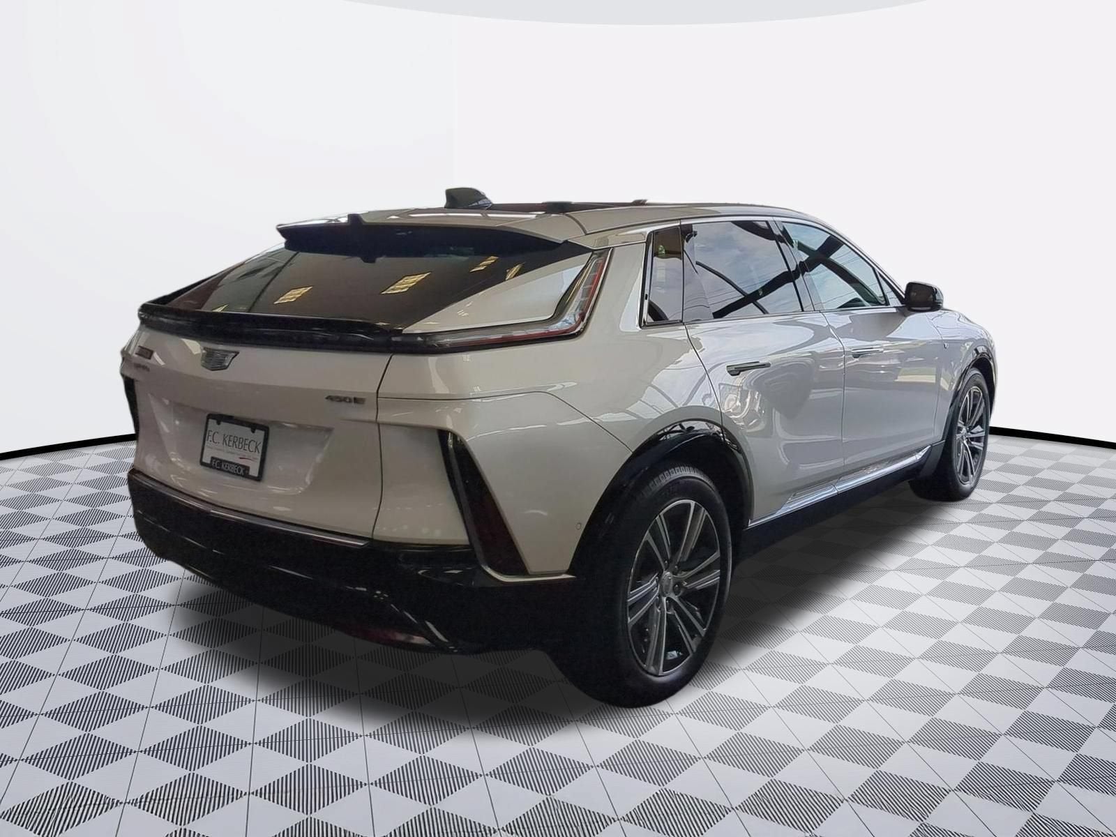 2024 Cadillac LYRIQ Luxury 2