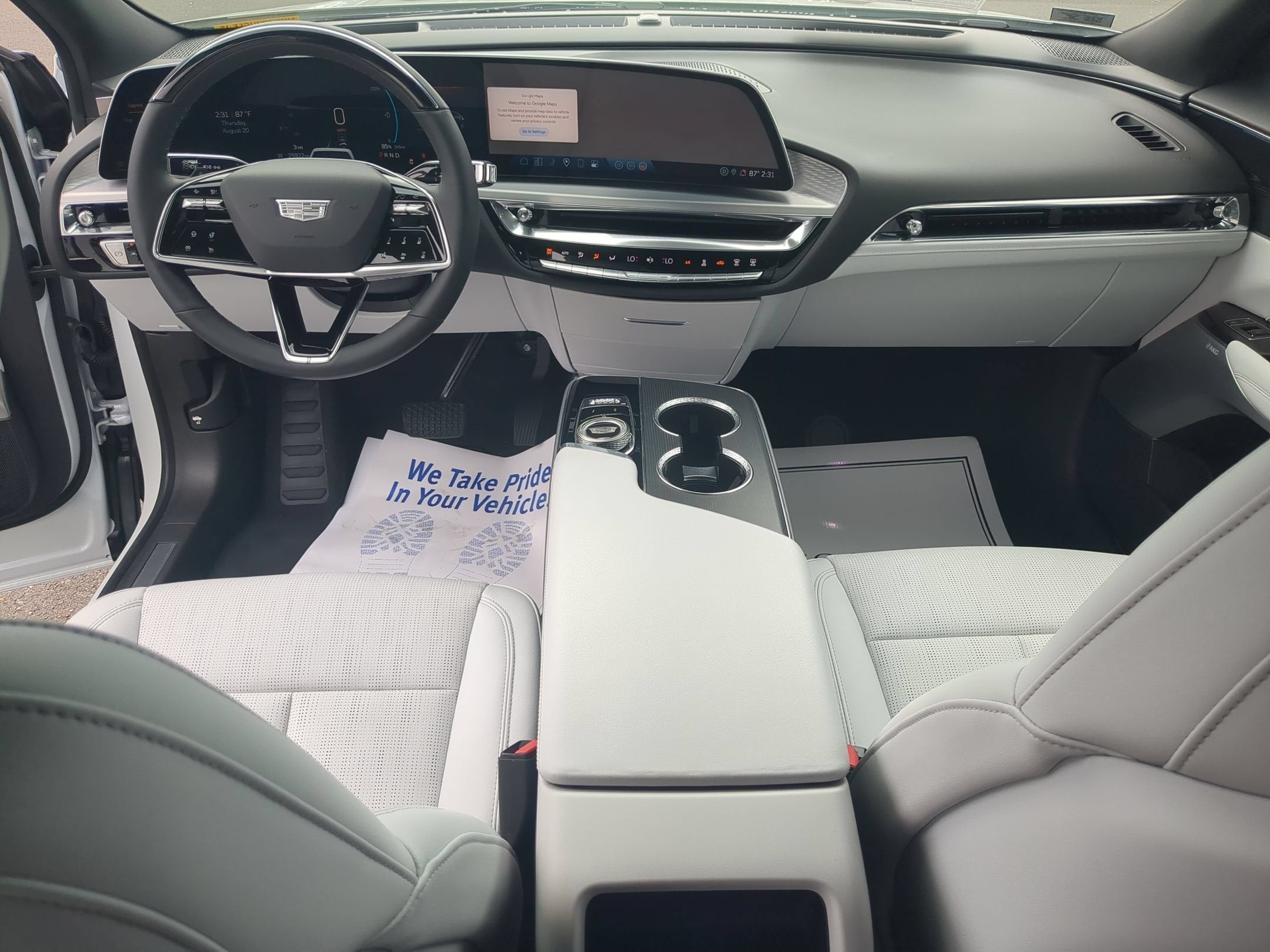 2024 Cadillac LYRIQ Luxury 2