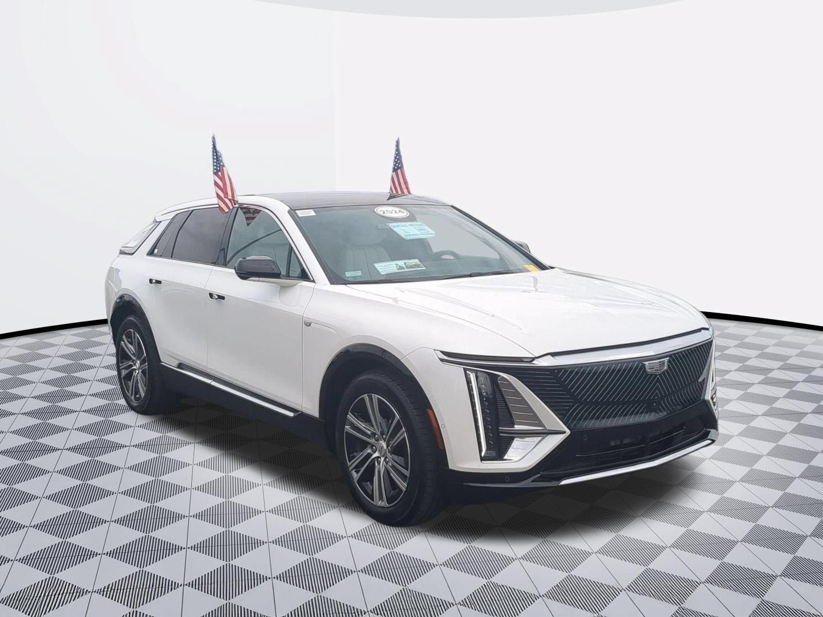 2024 Cadillac LYRIQ Luxury 2