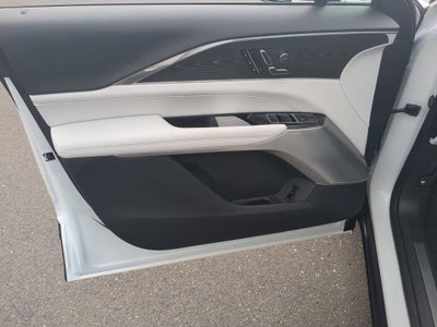 2024 Cadillac LYRIQ Luxury 2