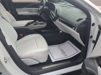 2024 Cadillac LYRIQ Luxury 2