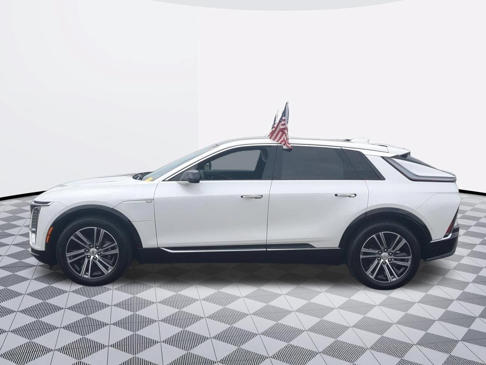 2024 Cadillac LYRIQ Luxury 2