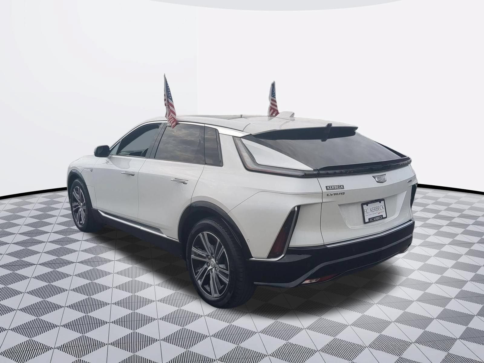 2024 Cadillac LYRIQ Luxury 2