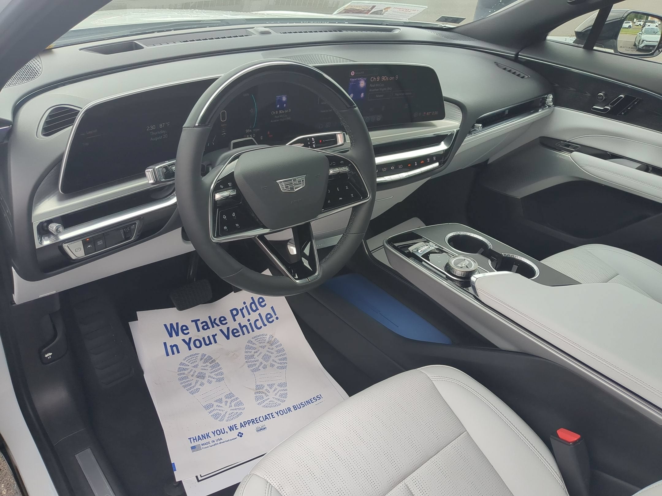 2024 Cadillac LYRIQ Luxury 2