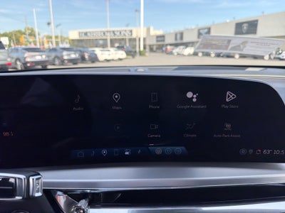 2024 Cadillac LYRIQ Luxury 2