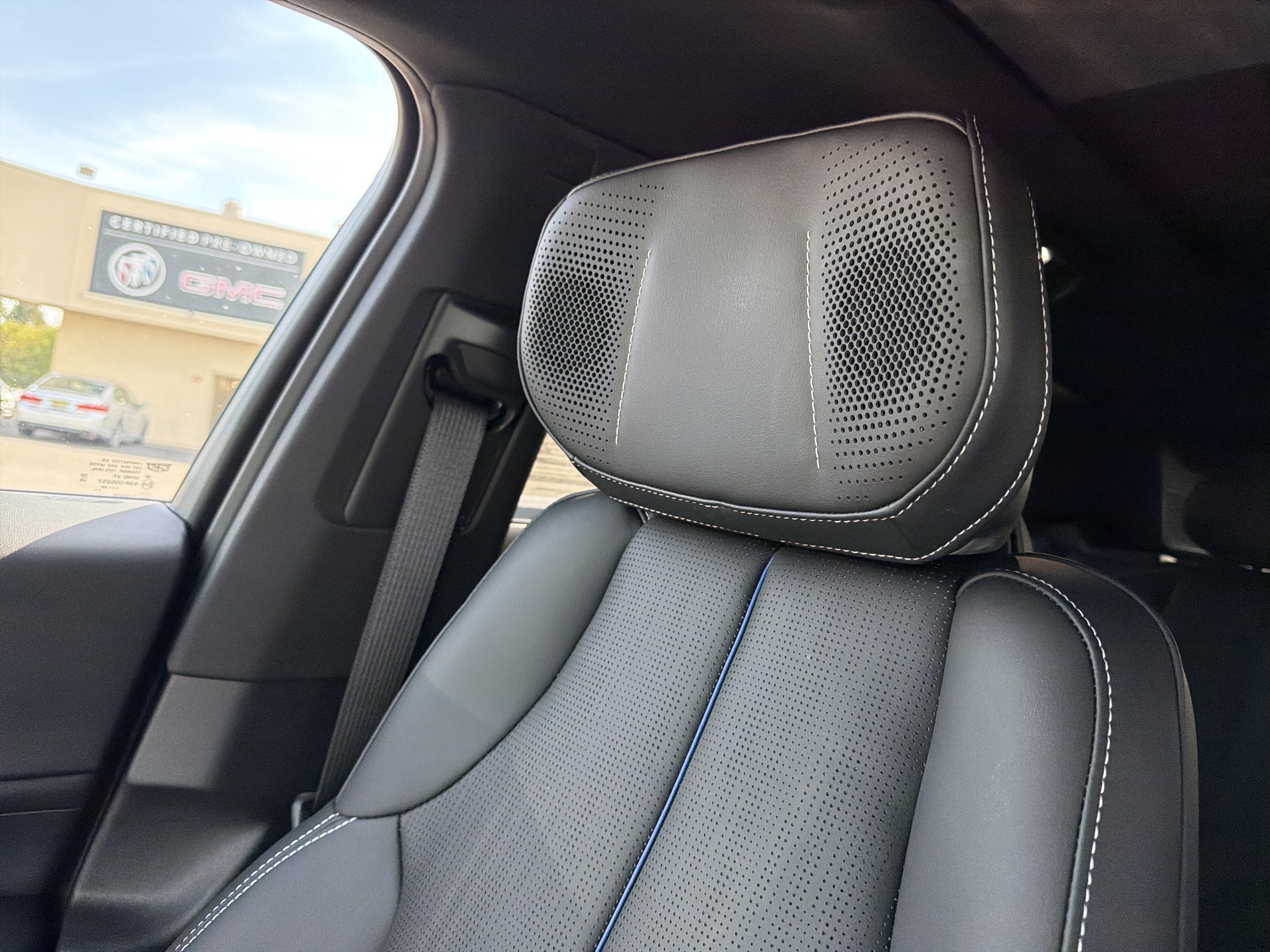 2024 Cadillac LYRIQ Luxury 2