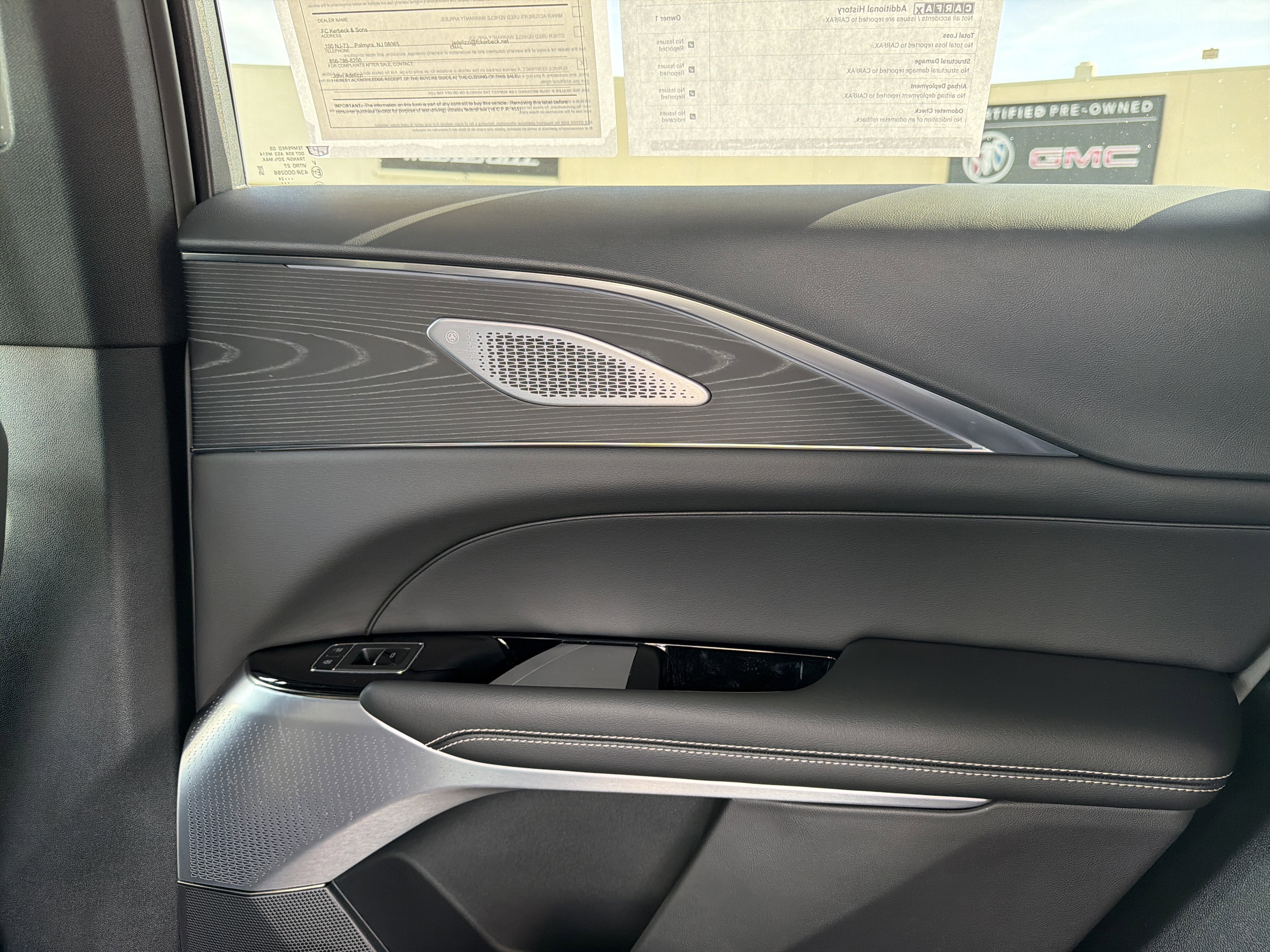 2024 Cadillac LYRIQ Luxury 2