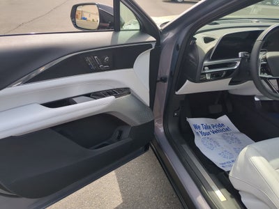 2024 Cadillac LYRIQ Luxury 2