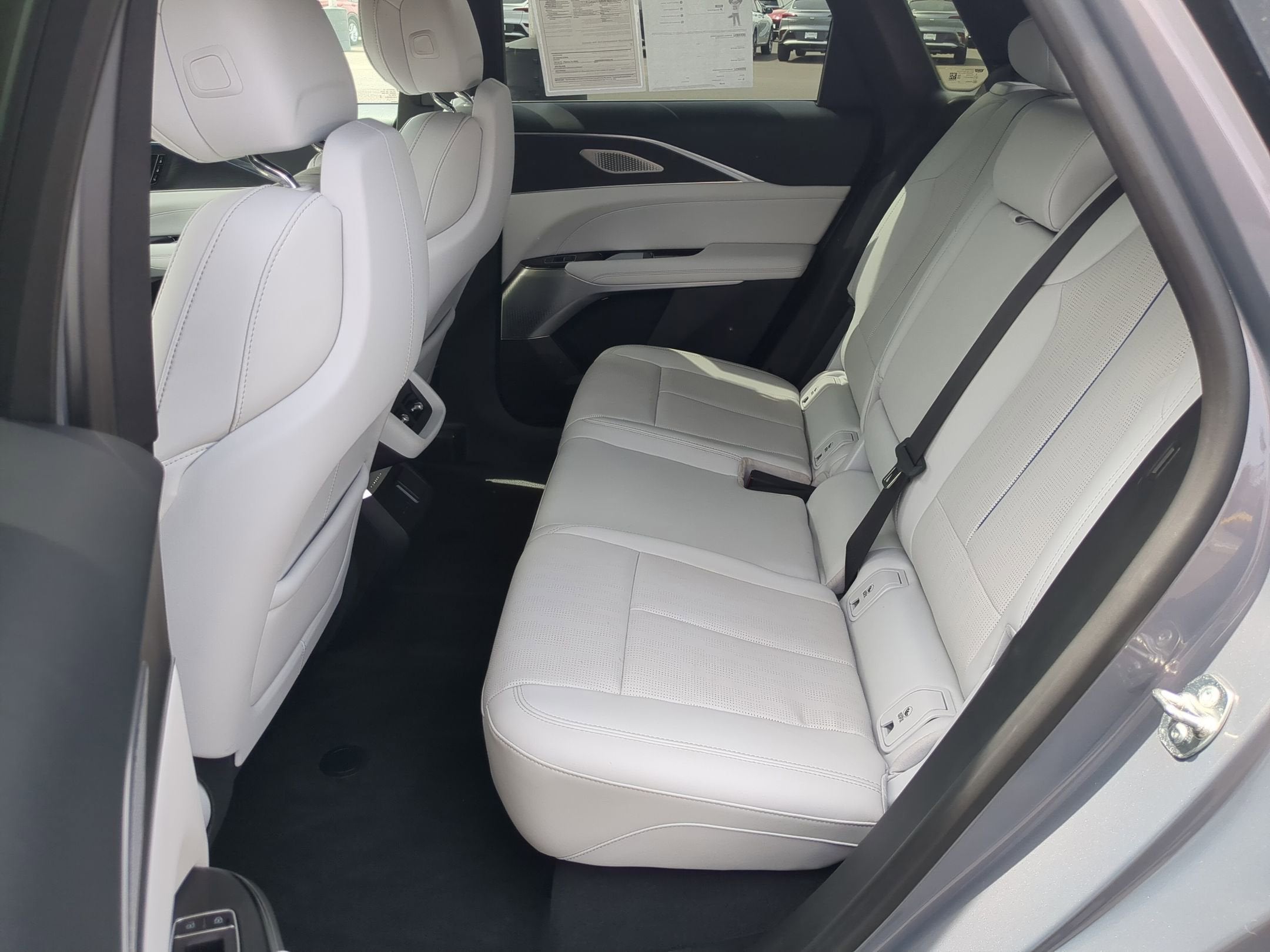 2024 Cadillac LYRIQ Luxury 2