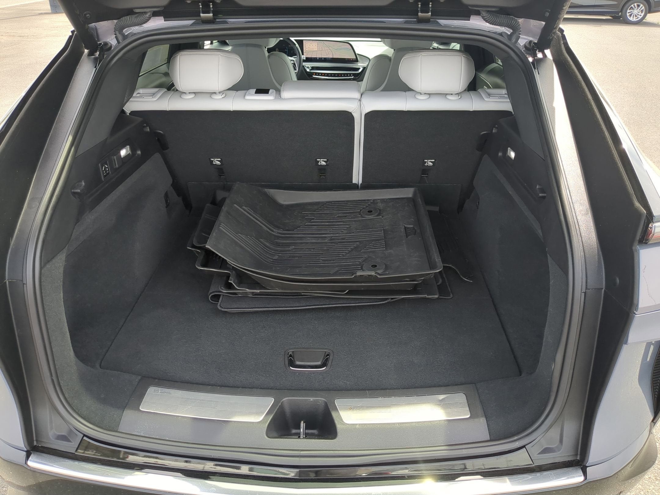 2024 Cadillac LYRIQ Luxury 2