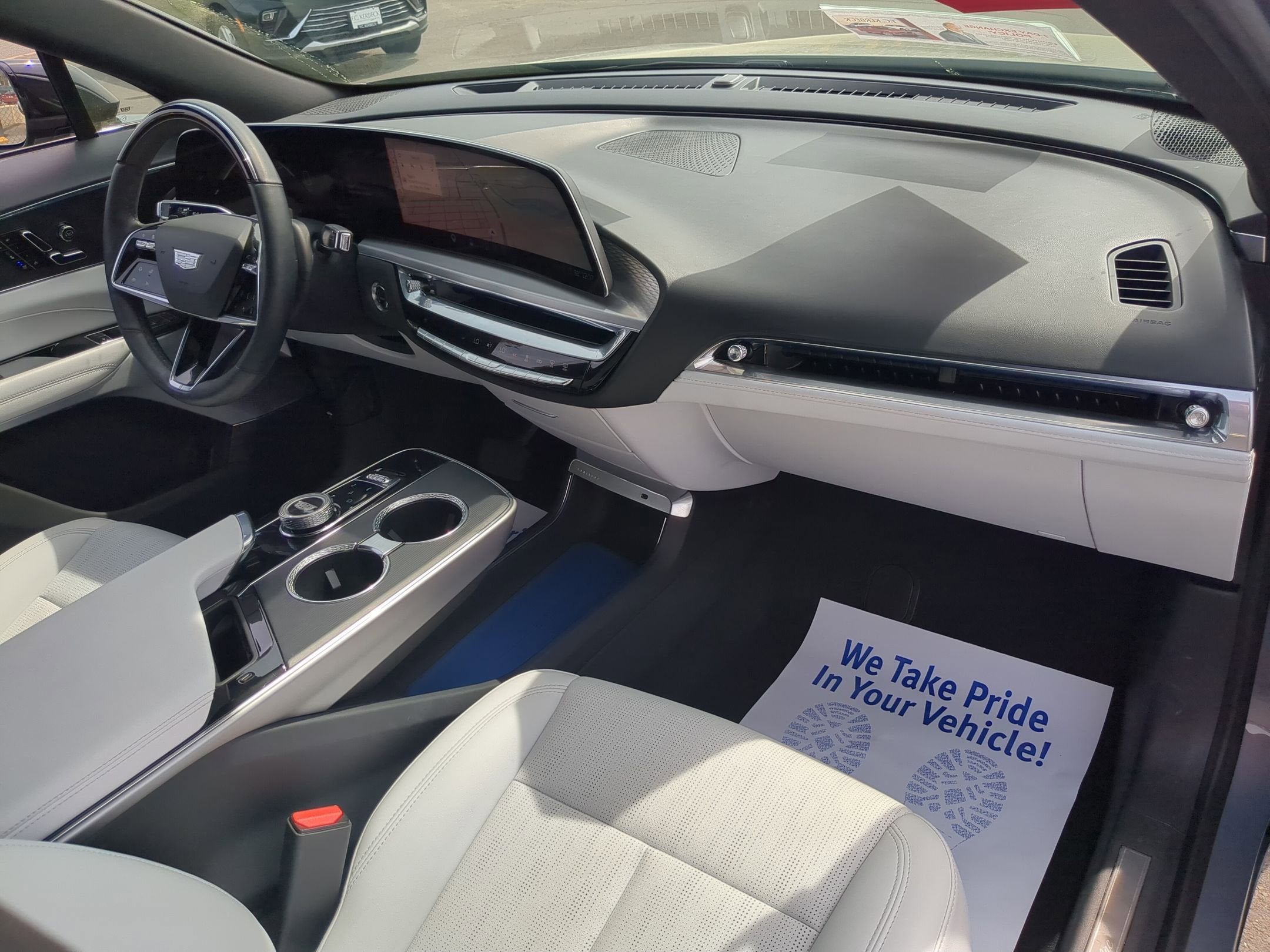 2024 Cadillac LYRIQ Luxury 2