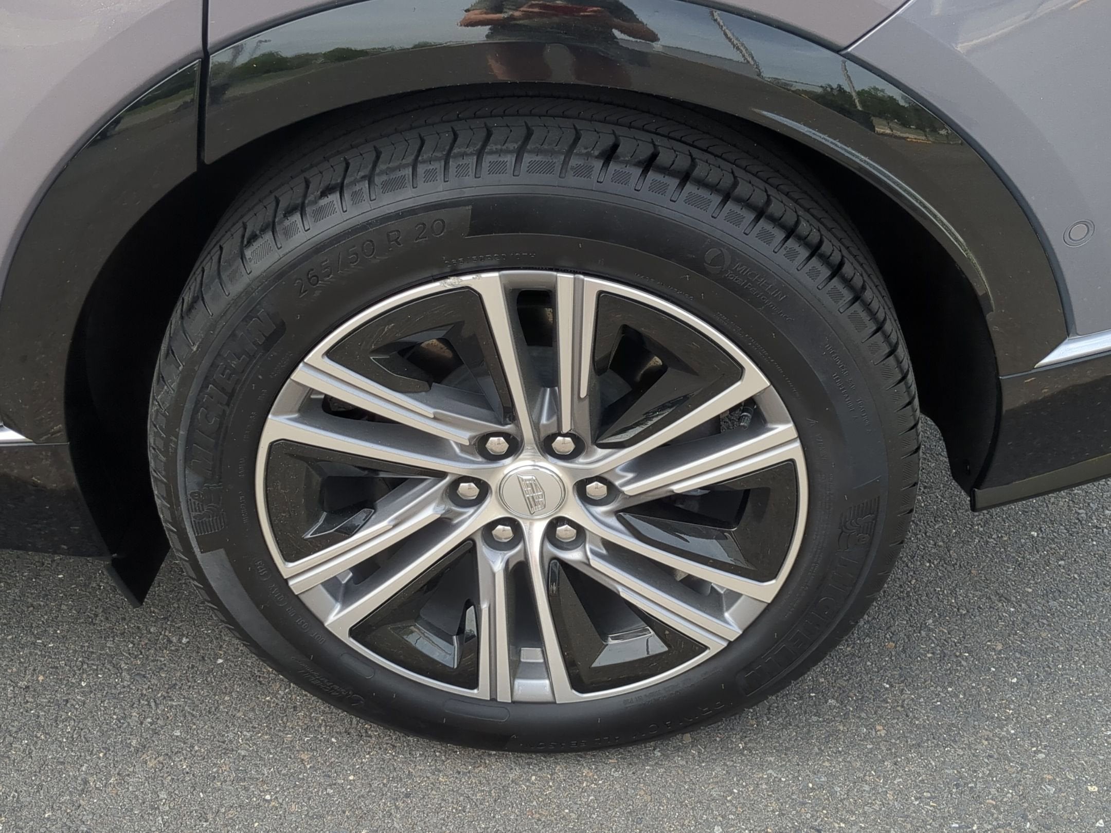 2024 Cadillac LYRIQ Luxury 2