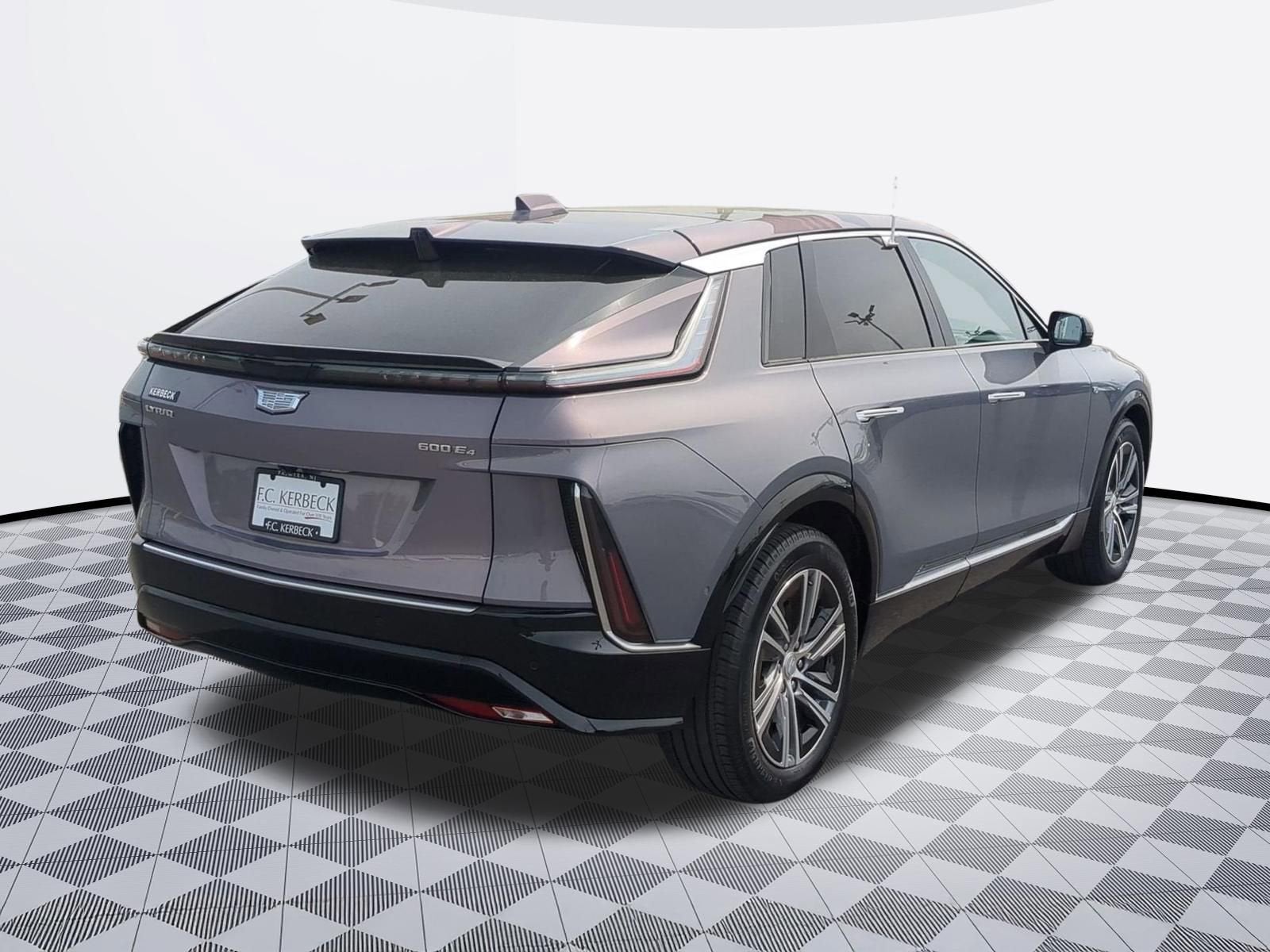 2024 Cadillac LYRIQ Luxury 2