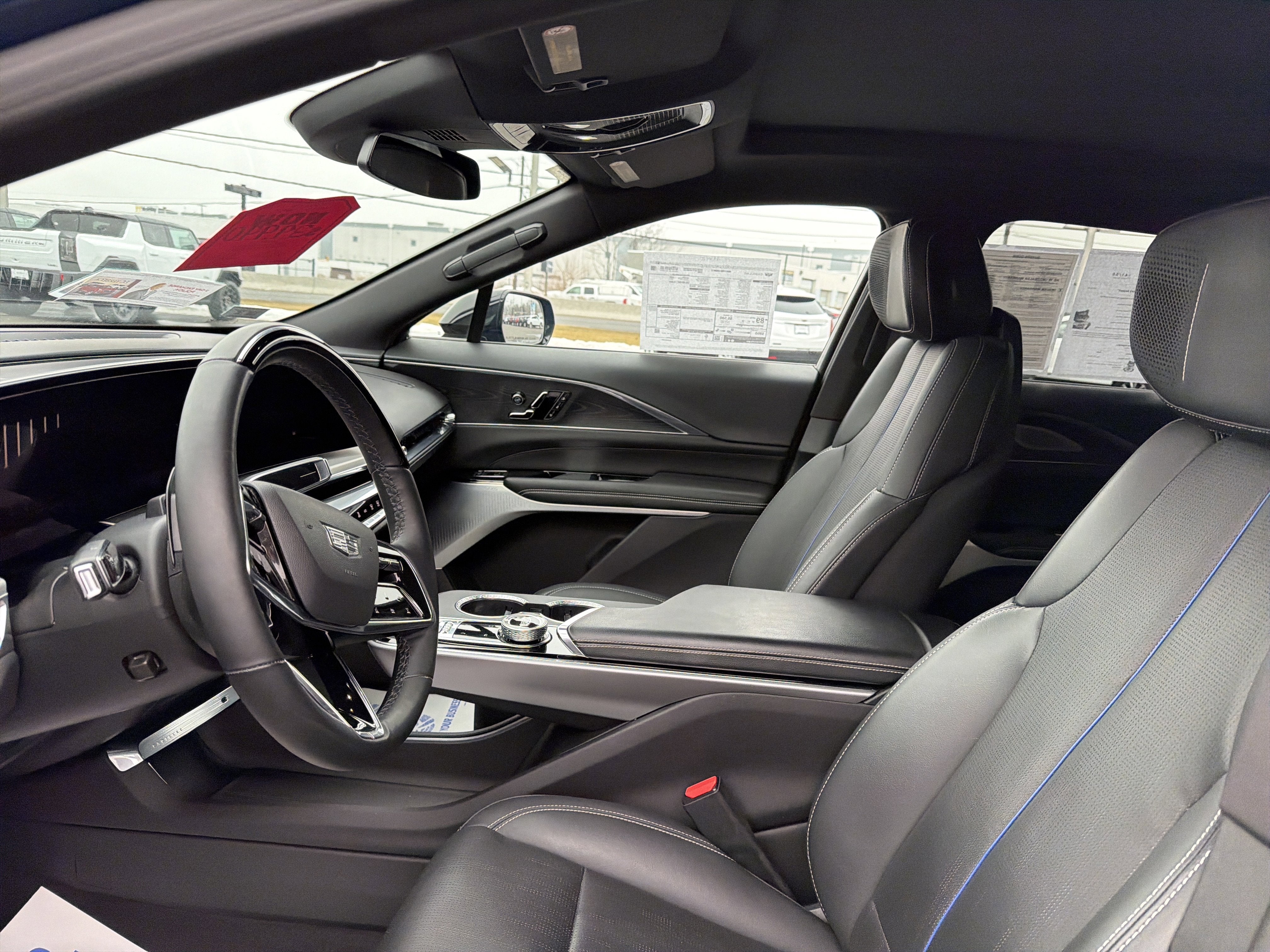 2024 Cadillac LYRIQ Luxury 2