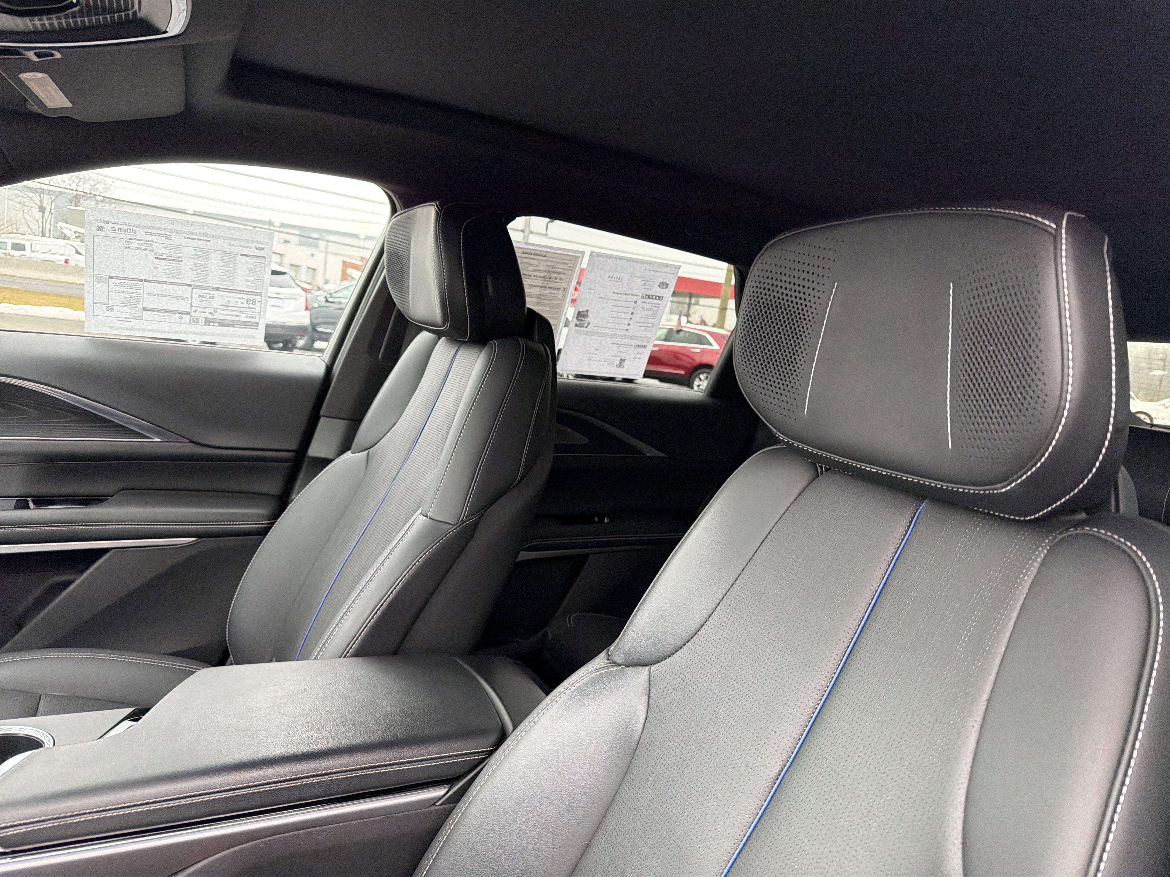 2024 Cadillac LYRIQ Luxury 2